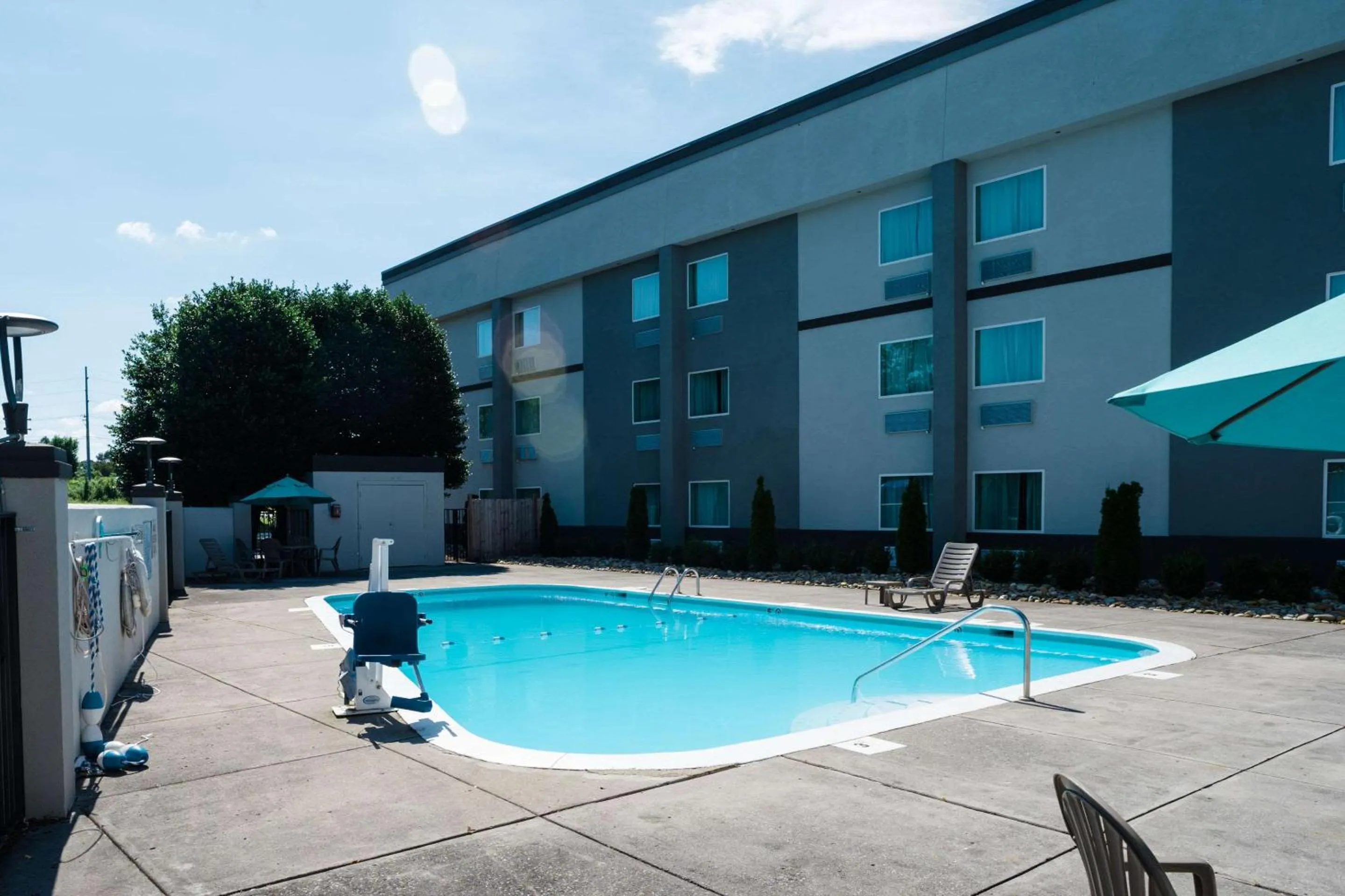 Swimming pool in Sleep Inn & Suites West Knoxville