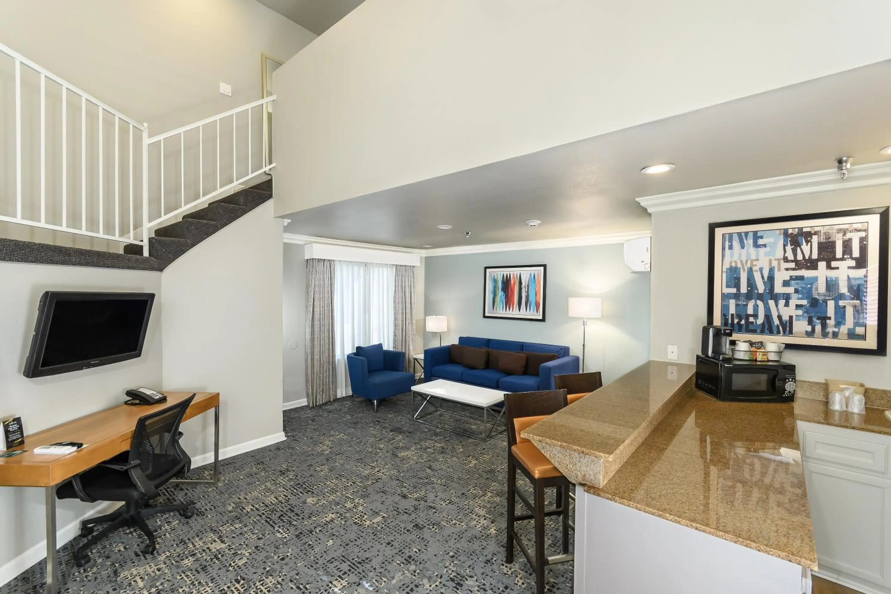 TV and multimedia in Alexis Park All Suite Resort