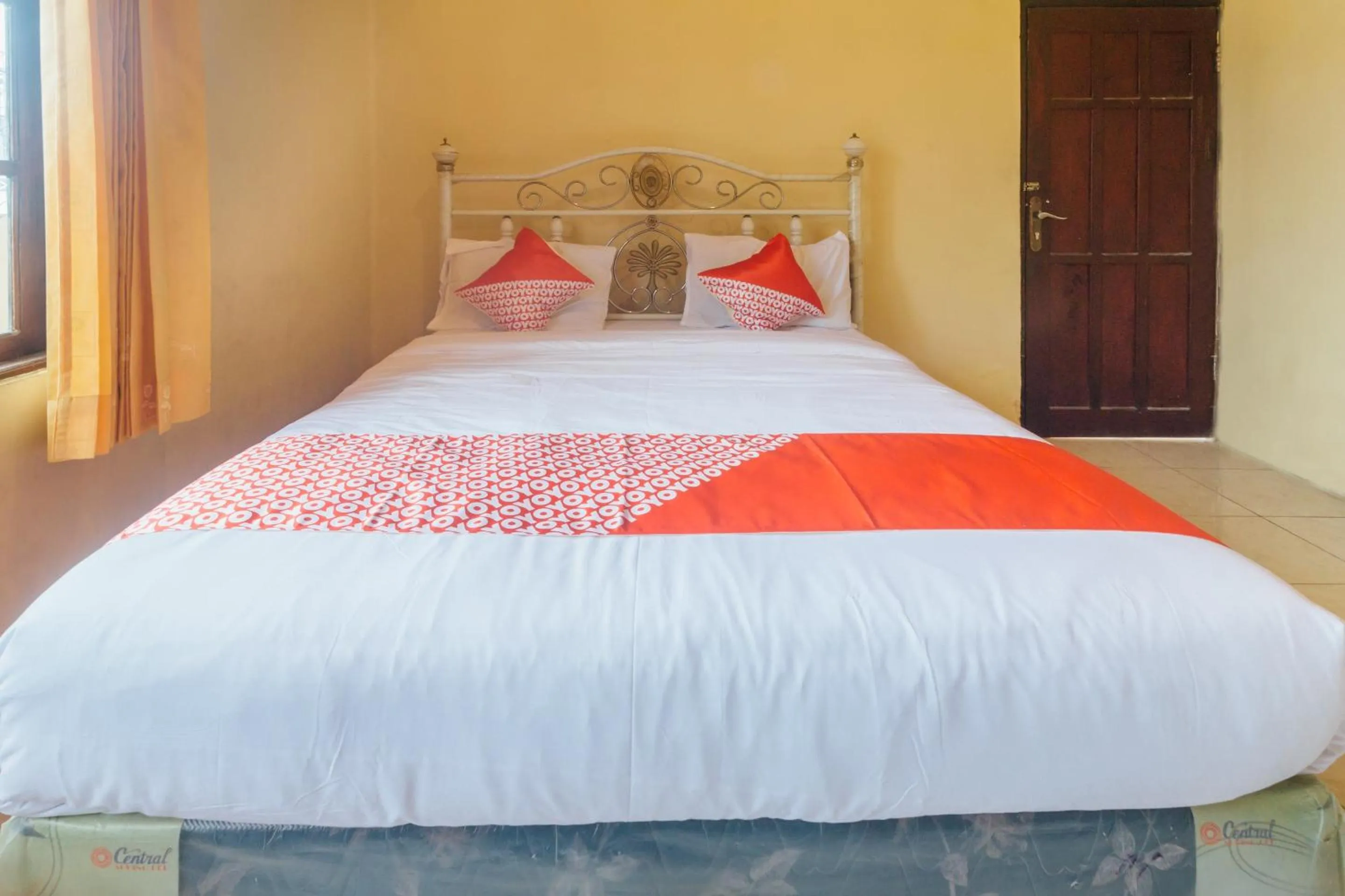 Bedroom, Bed in Hotel O Astika