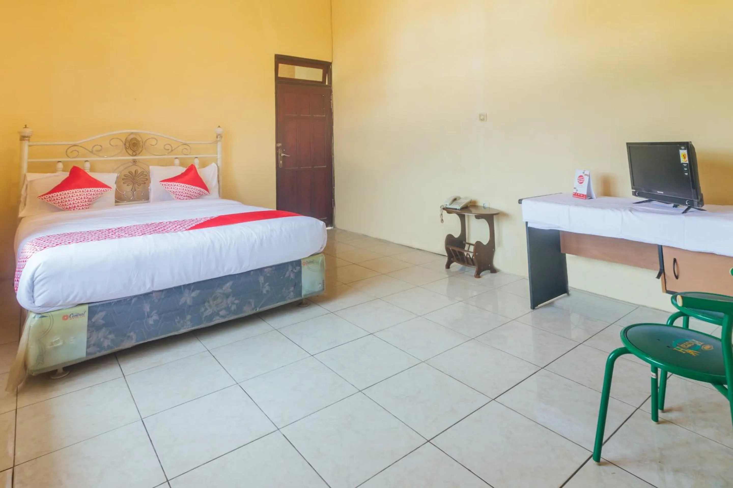 Bedroom, Bed in Hotel O Astika