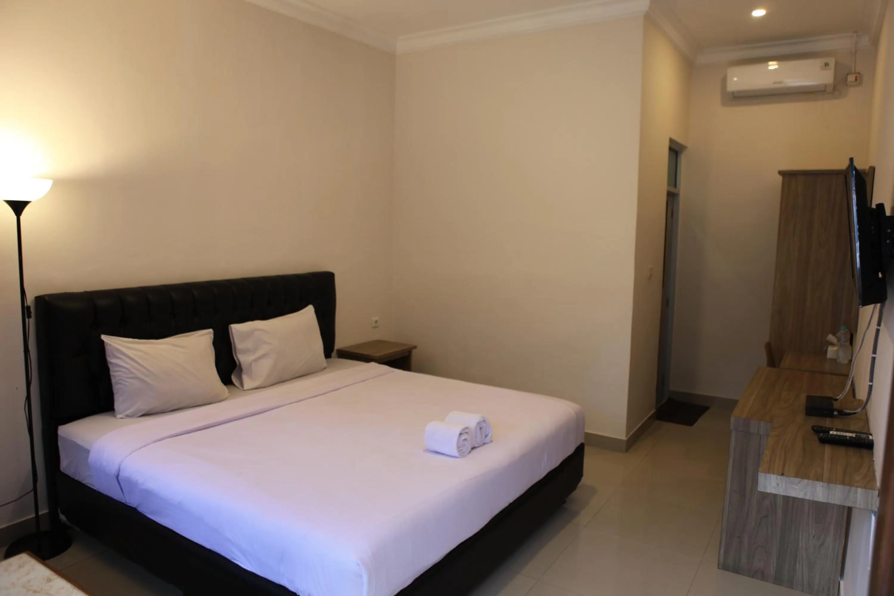 Bed in Rahayu Hotel Cirebon