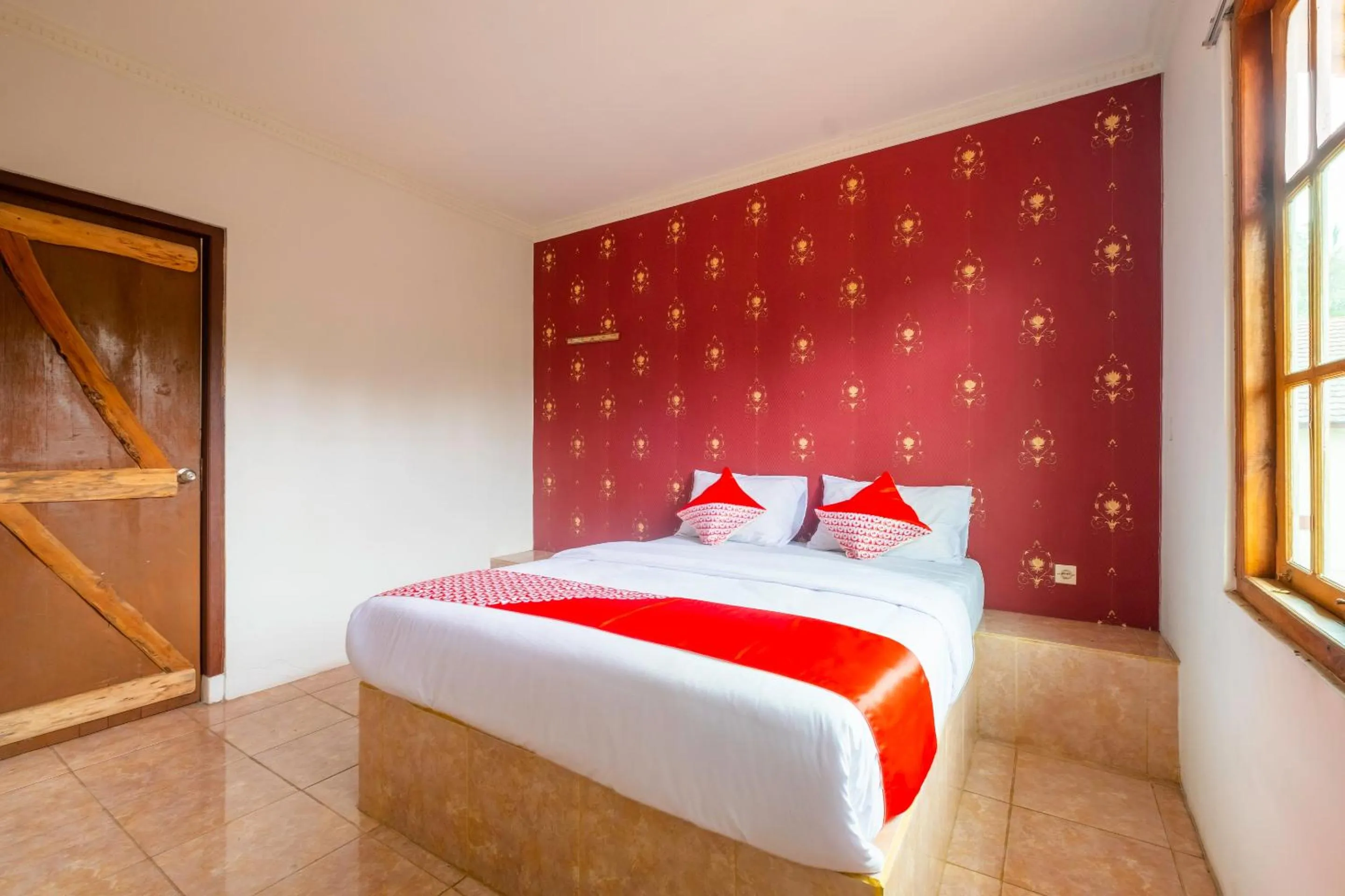 Bedroom, Bed in OYO 2278 Cikidang Hunting Resort