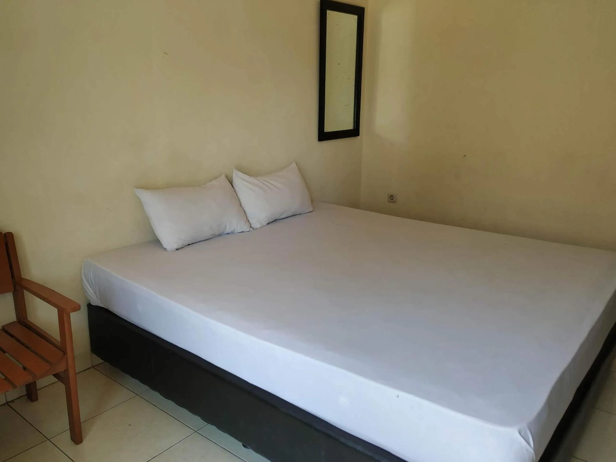 Bedroom, Bed in Hotel O Lulu Homestay
