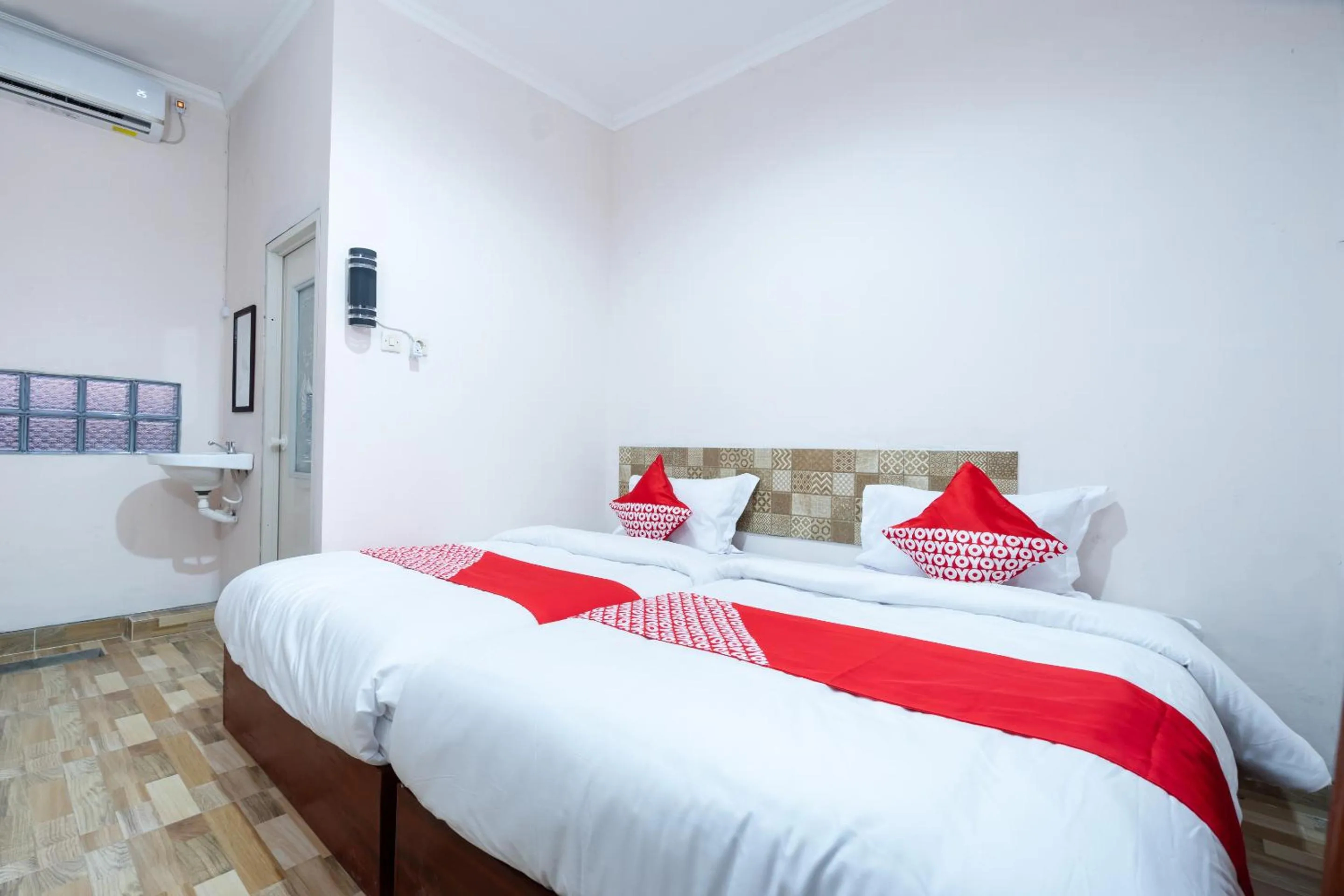 Standard Twin Room in Art Guesthouse Syariah Near Malioboro RedPartner