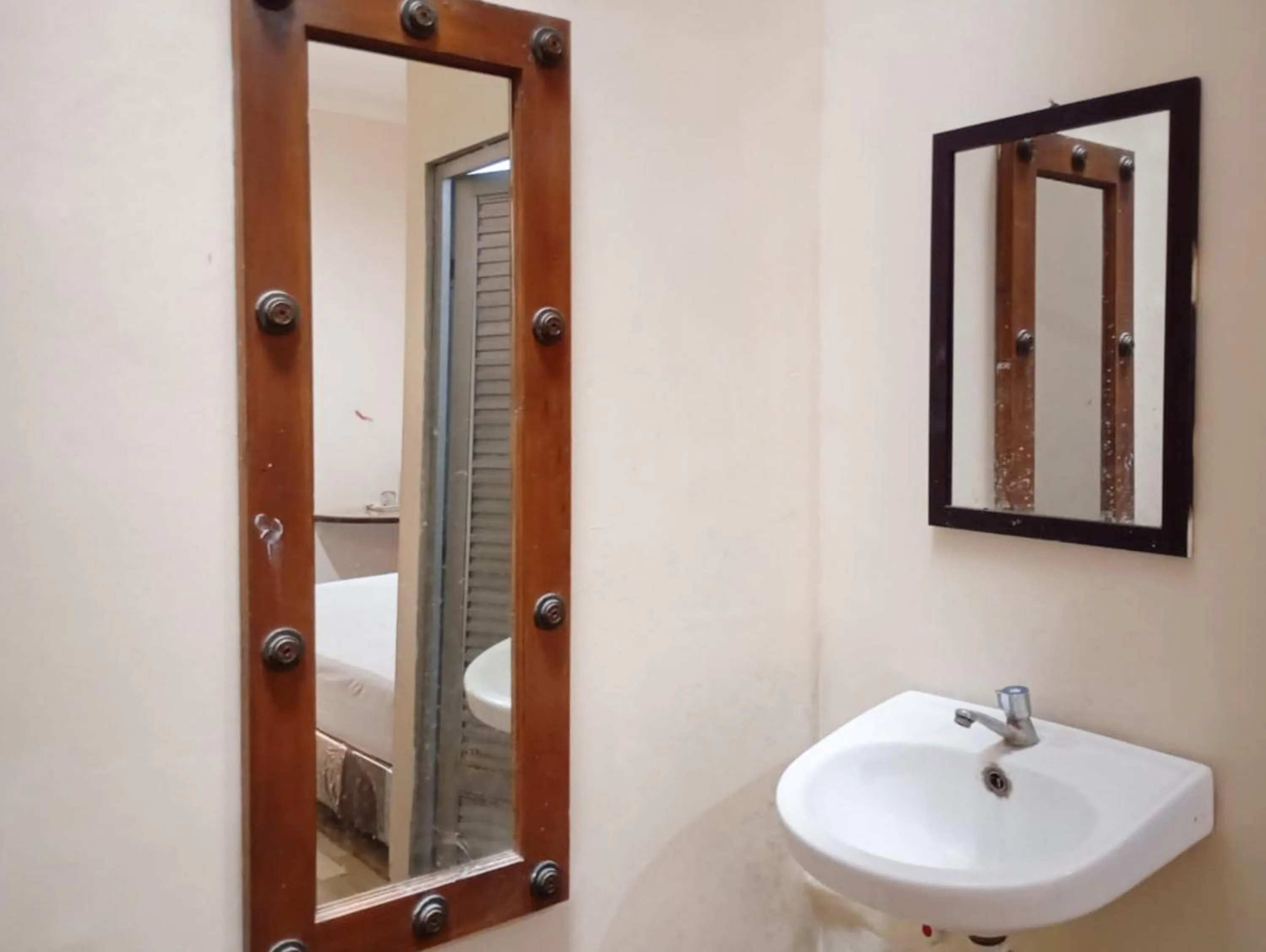 Bathroom in Art Guesthouse Syariah Near Malioboro RedPartner