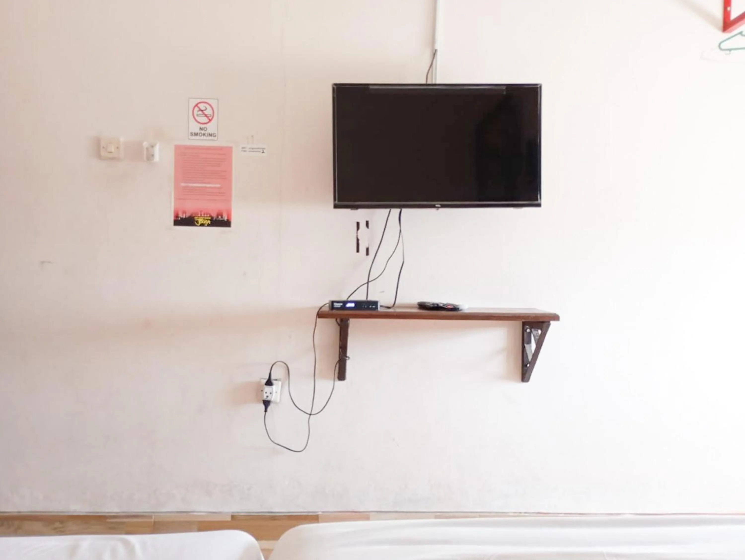 TV and multimedia in Art Guesthouse Syariah Near Malioboro RedPartner