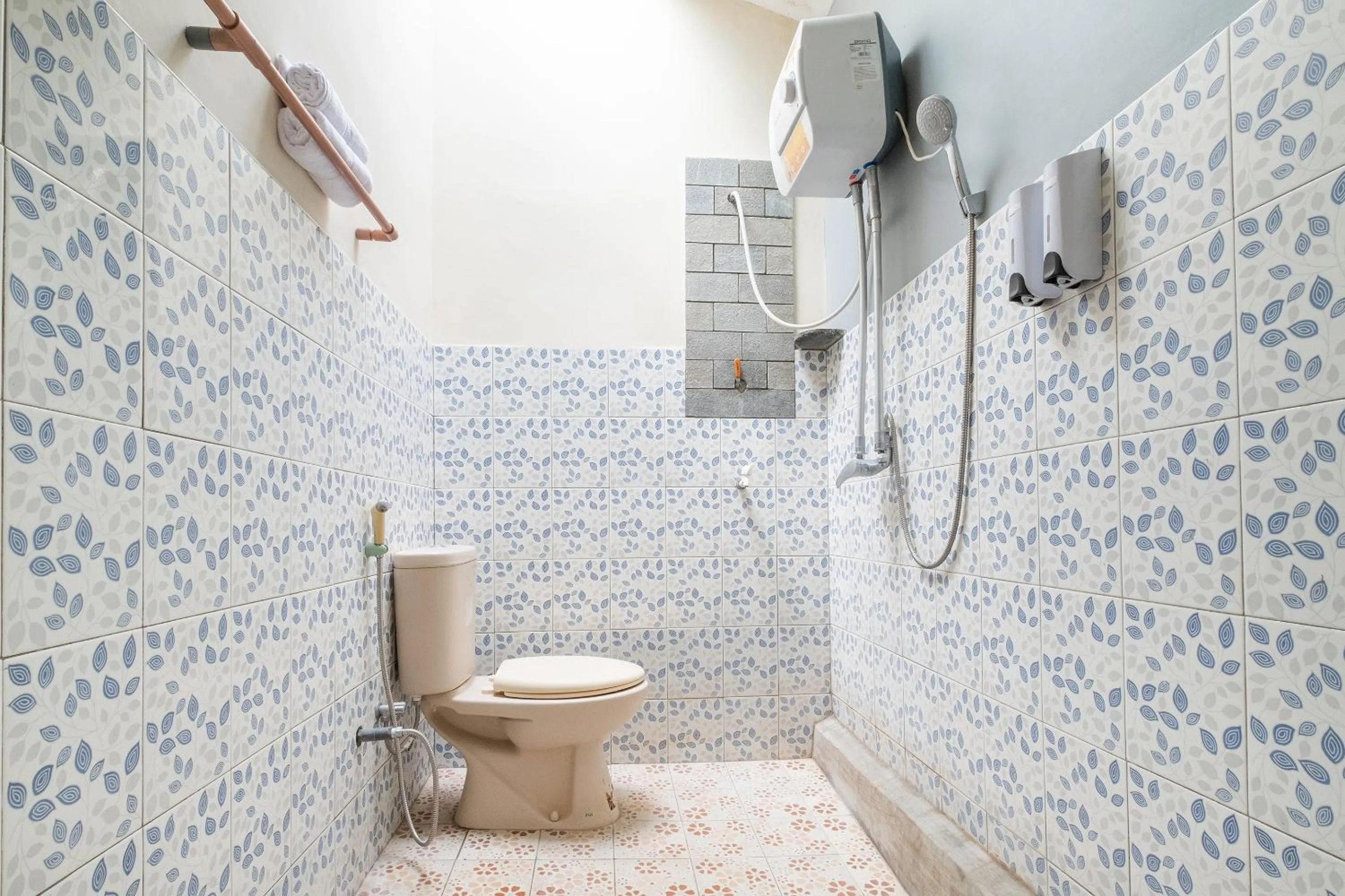 Bathroom in Mettaloka Guesthouse