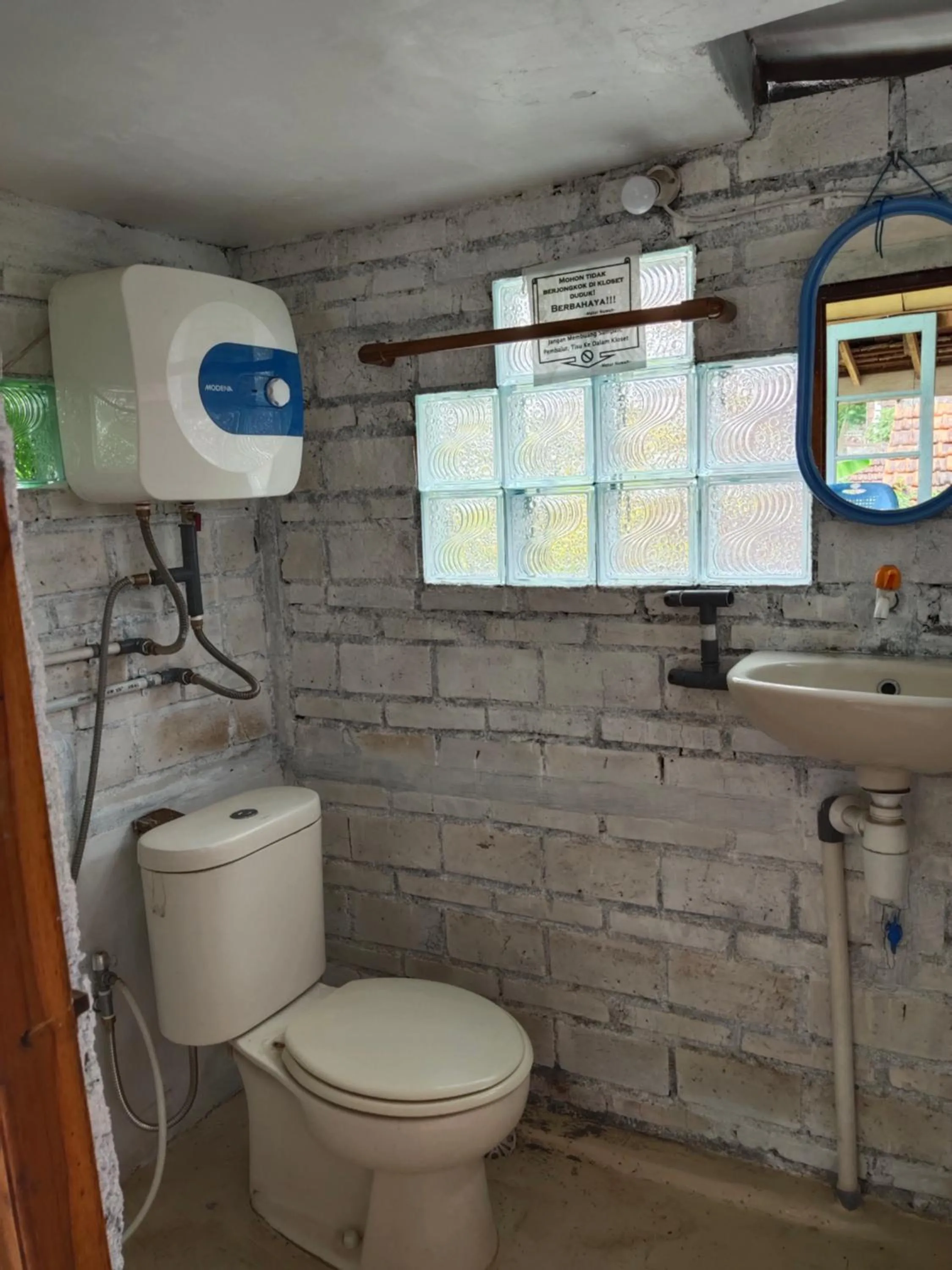 Bathroom in Mettaloka Guesthouse