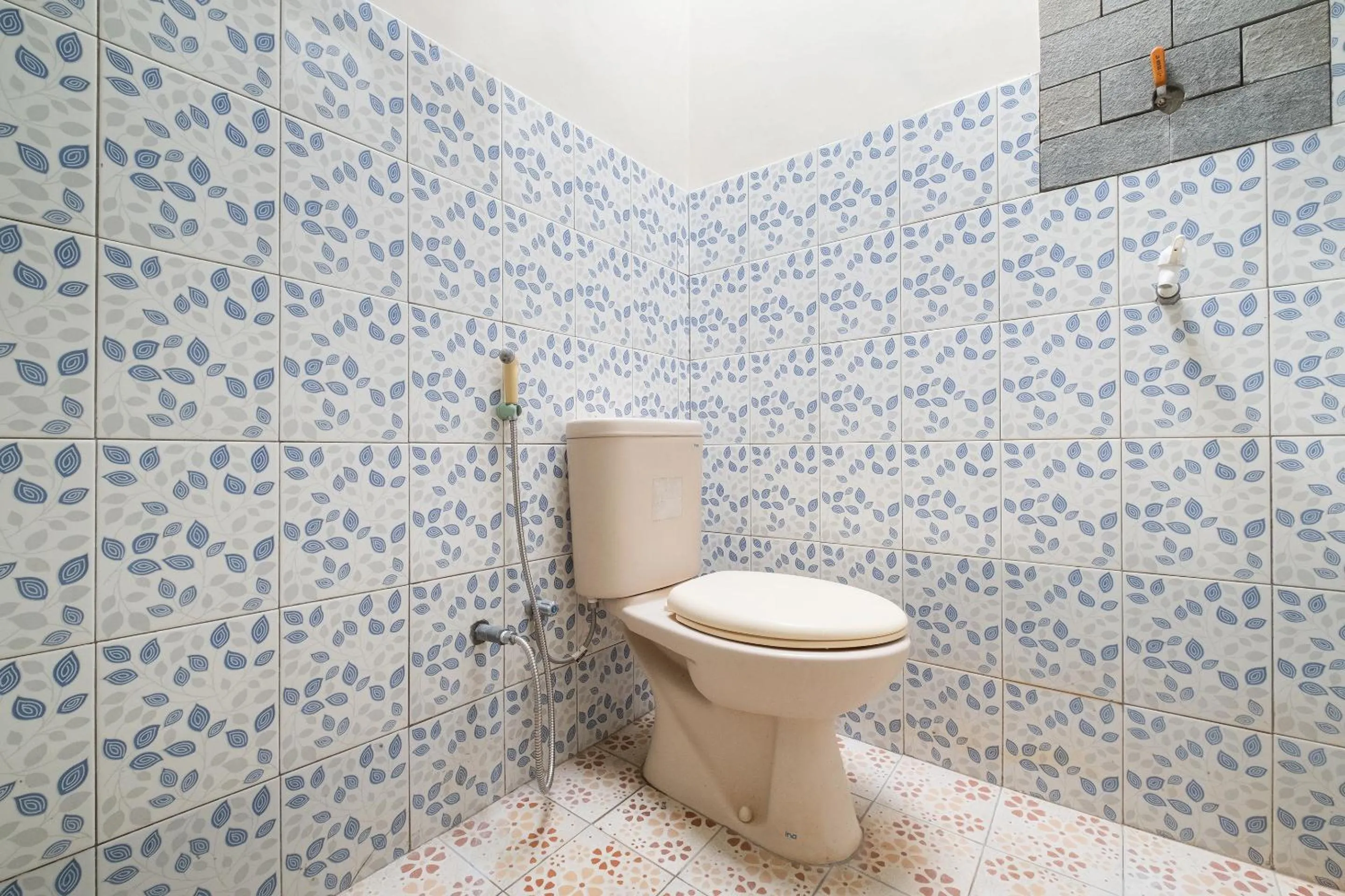 Bathroom in Mettaloka Guesthouse