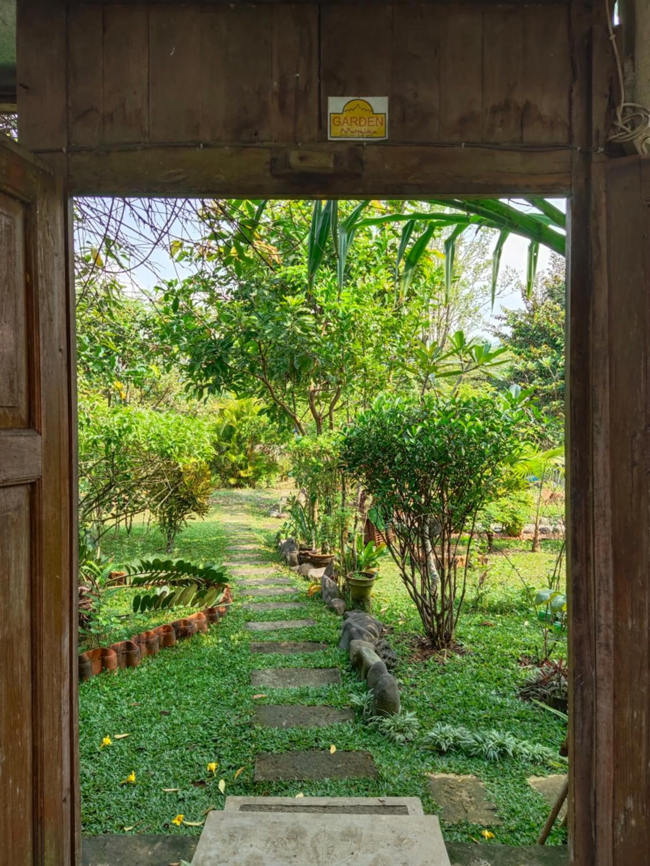 Facade/entrance in Mettaloka Guesthouse