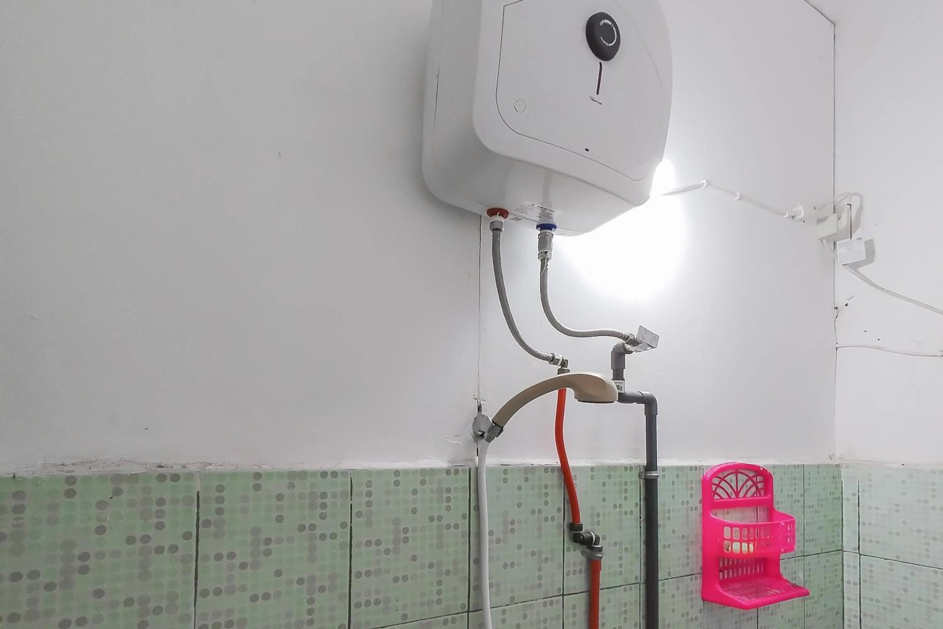 Bathroom in OYO 2301 Hocky Guest House