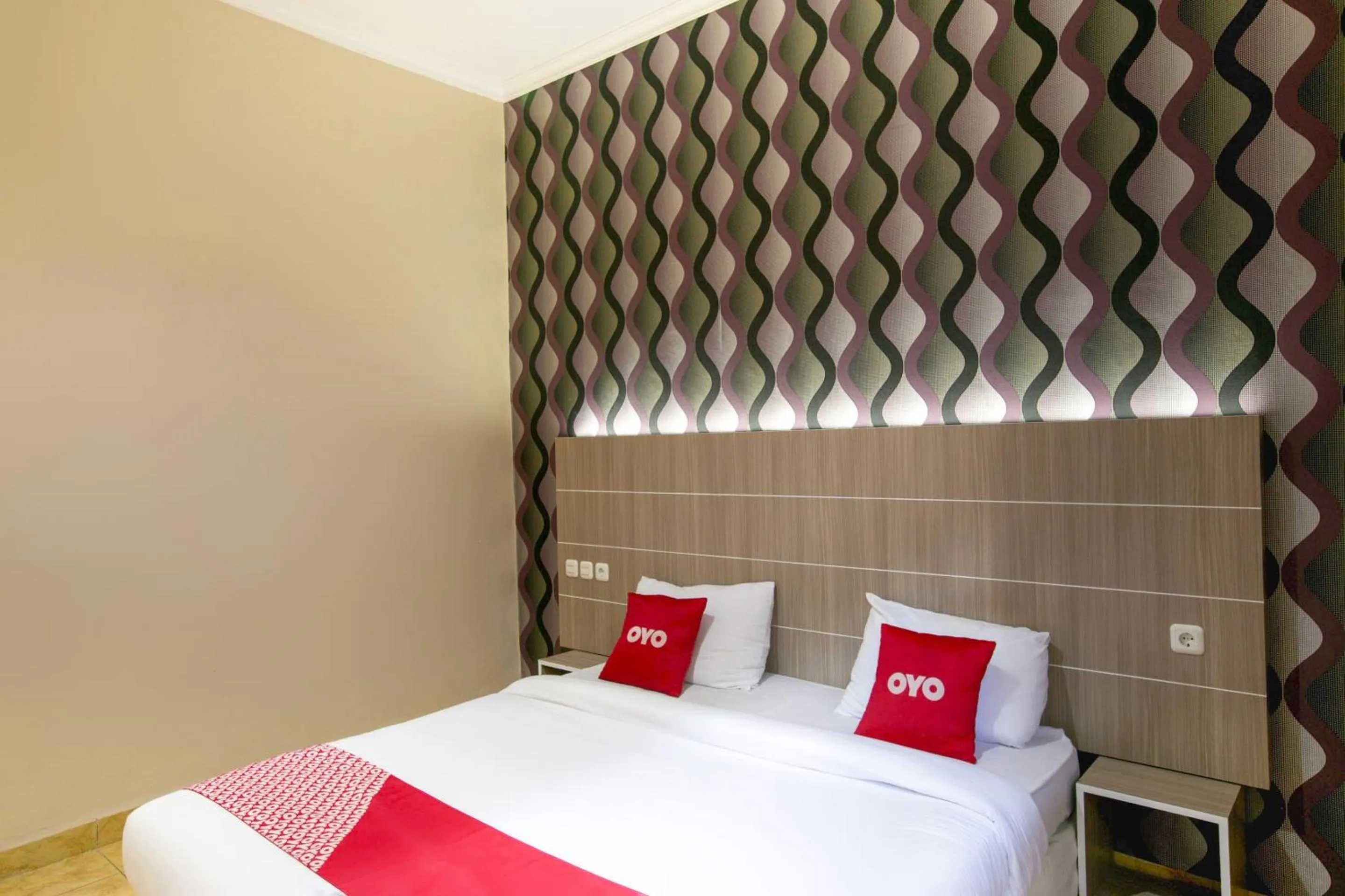 Bedroom, Bed in Hotel O Charvita