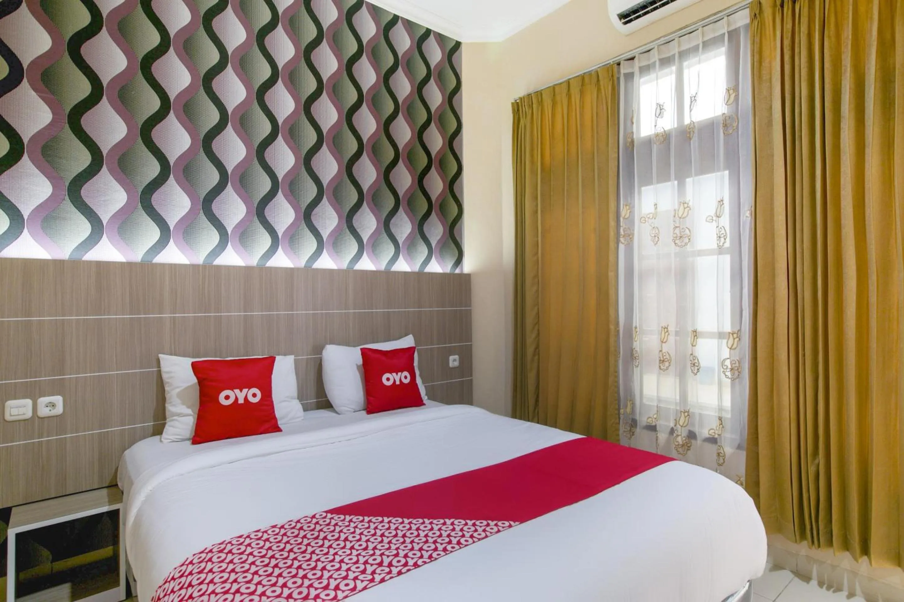 Bedroom, Bed in Hotel O Charvita