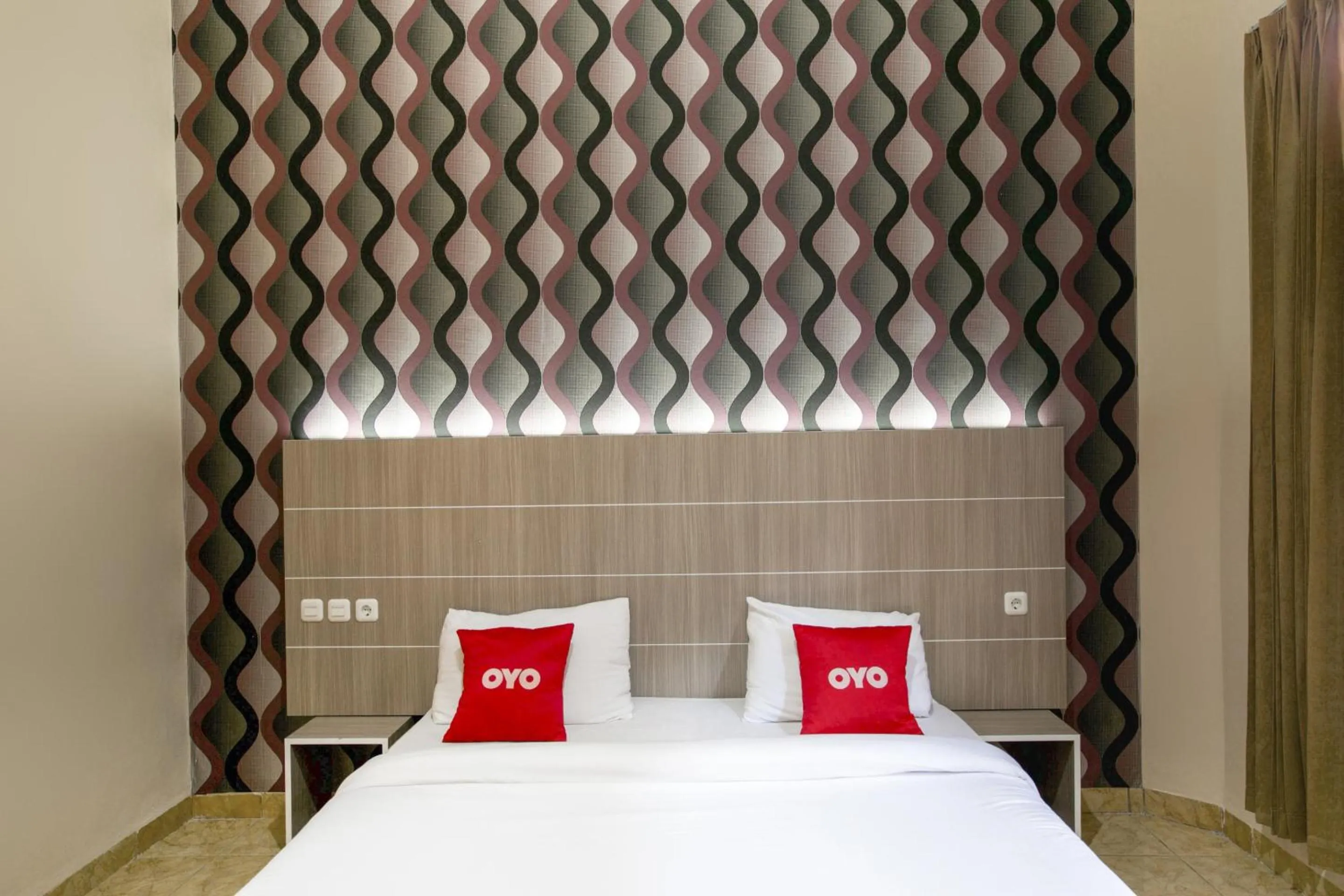 Bedroom, Bed in Hotel O Charvita