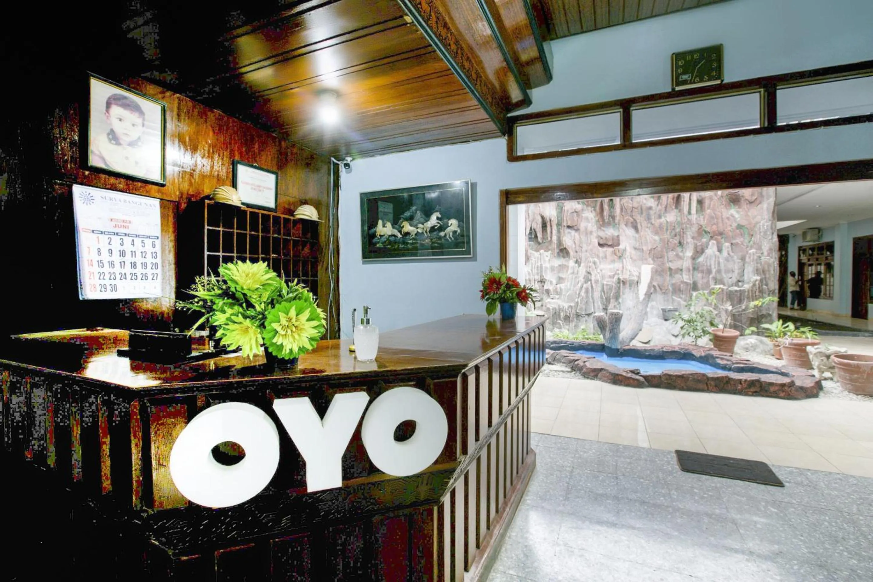 Lobby or reception in Hotel O Charvita