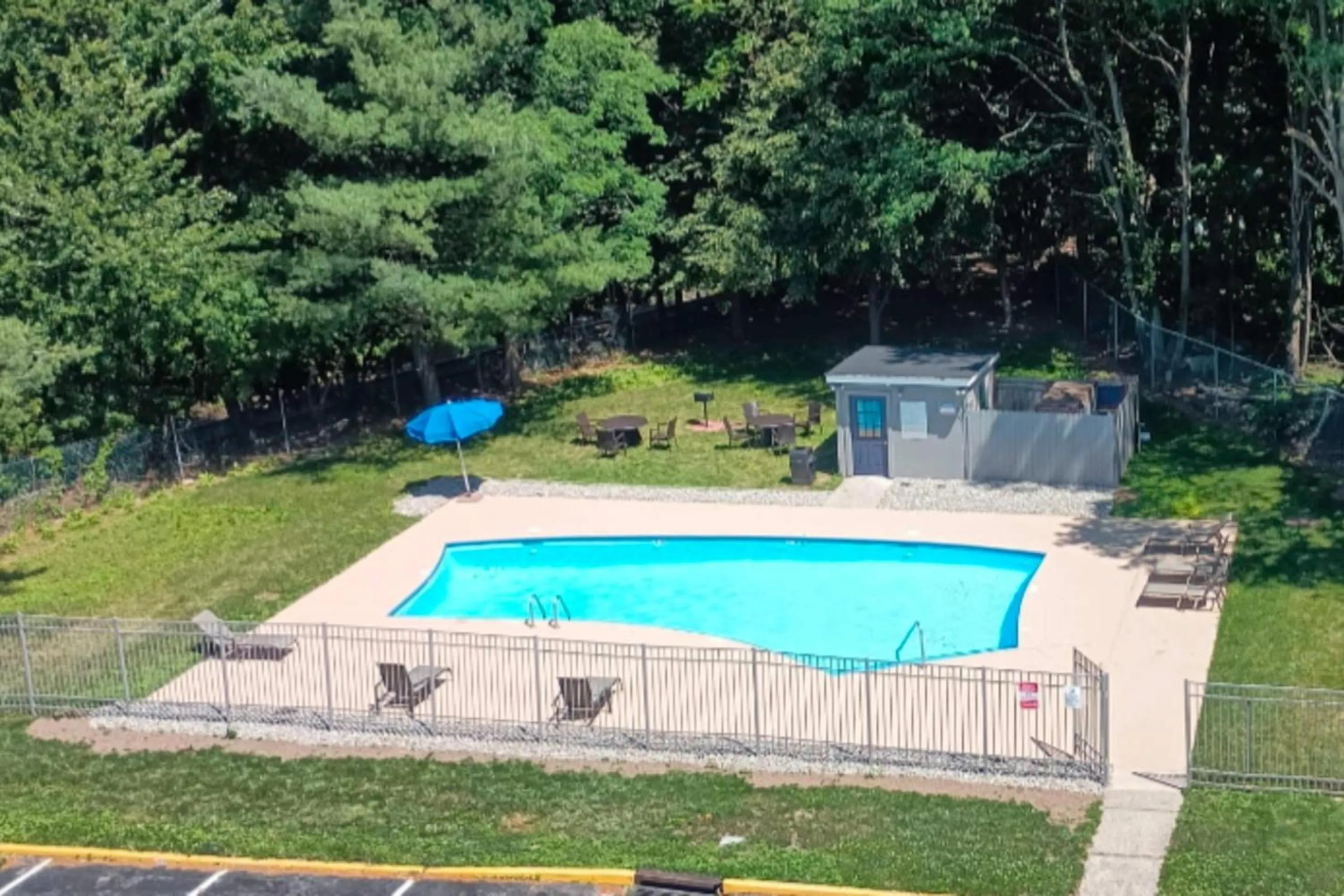 Swimming pool in Quality Inn Spring Valley - Nanuet
