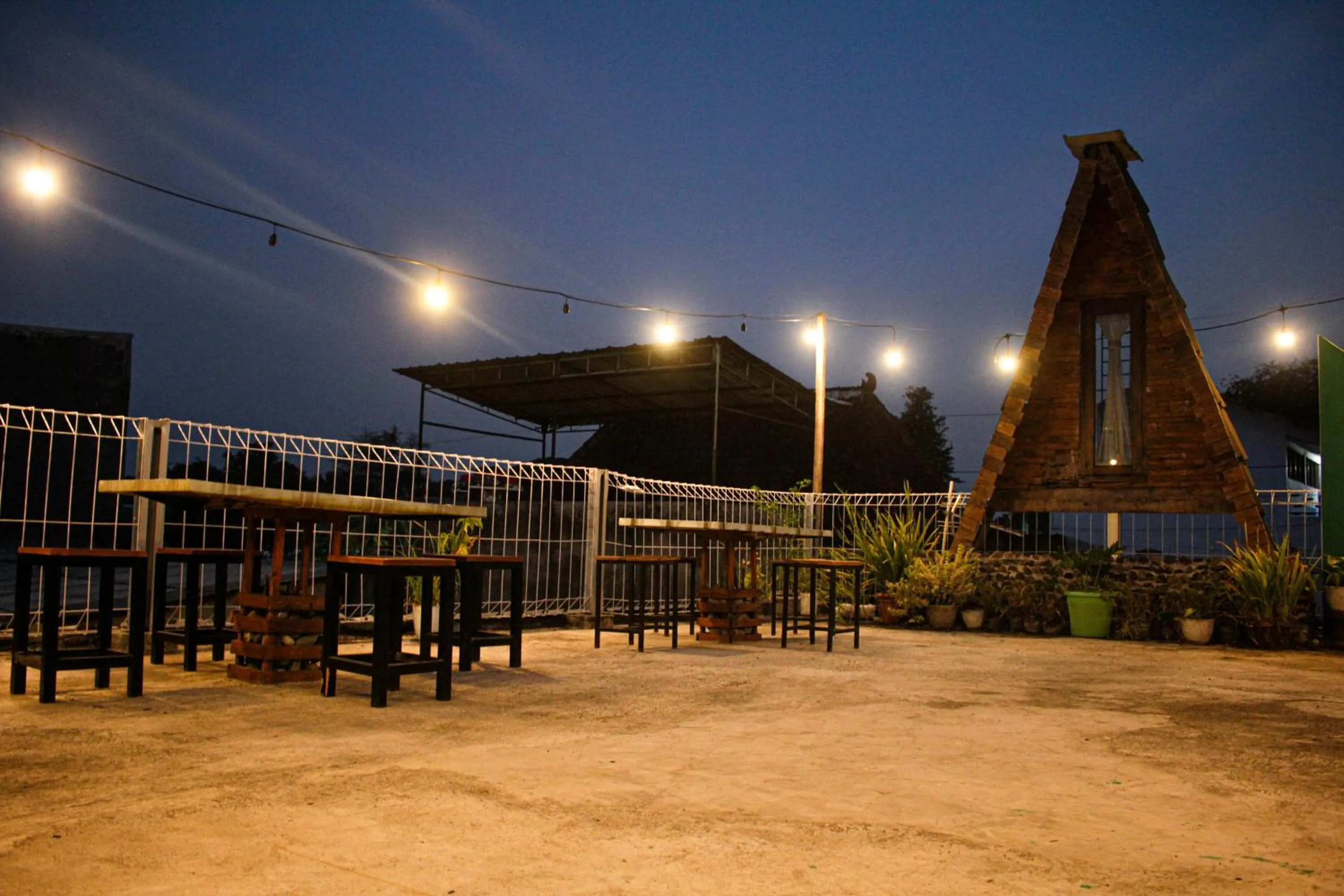 Restaurant/places to eat in Capital O 2258 Santana Syariah Guest House