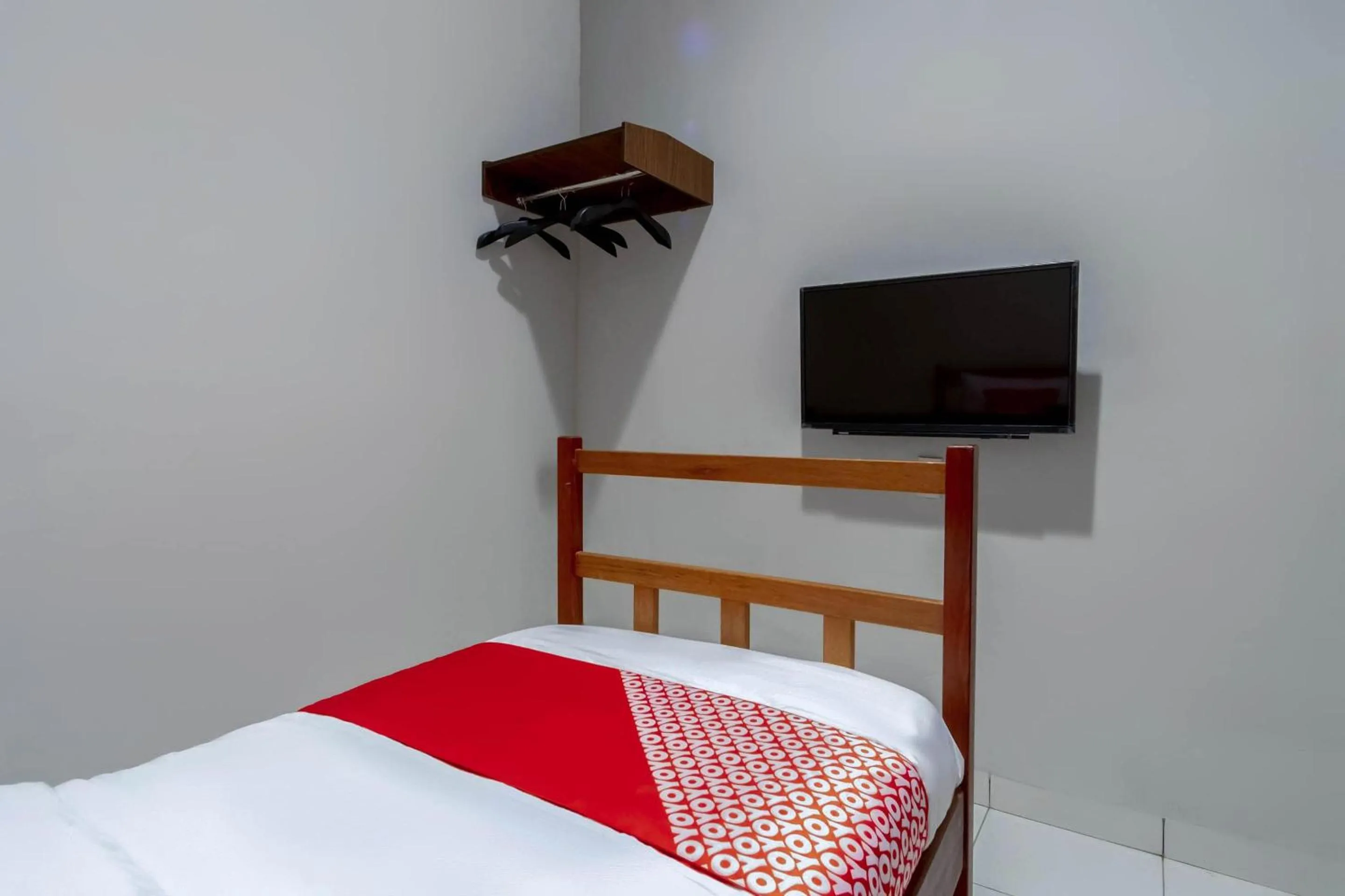 Bedroom, Bed in Hotel O HOMESTAY JAYA