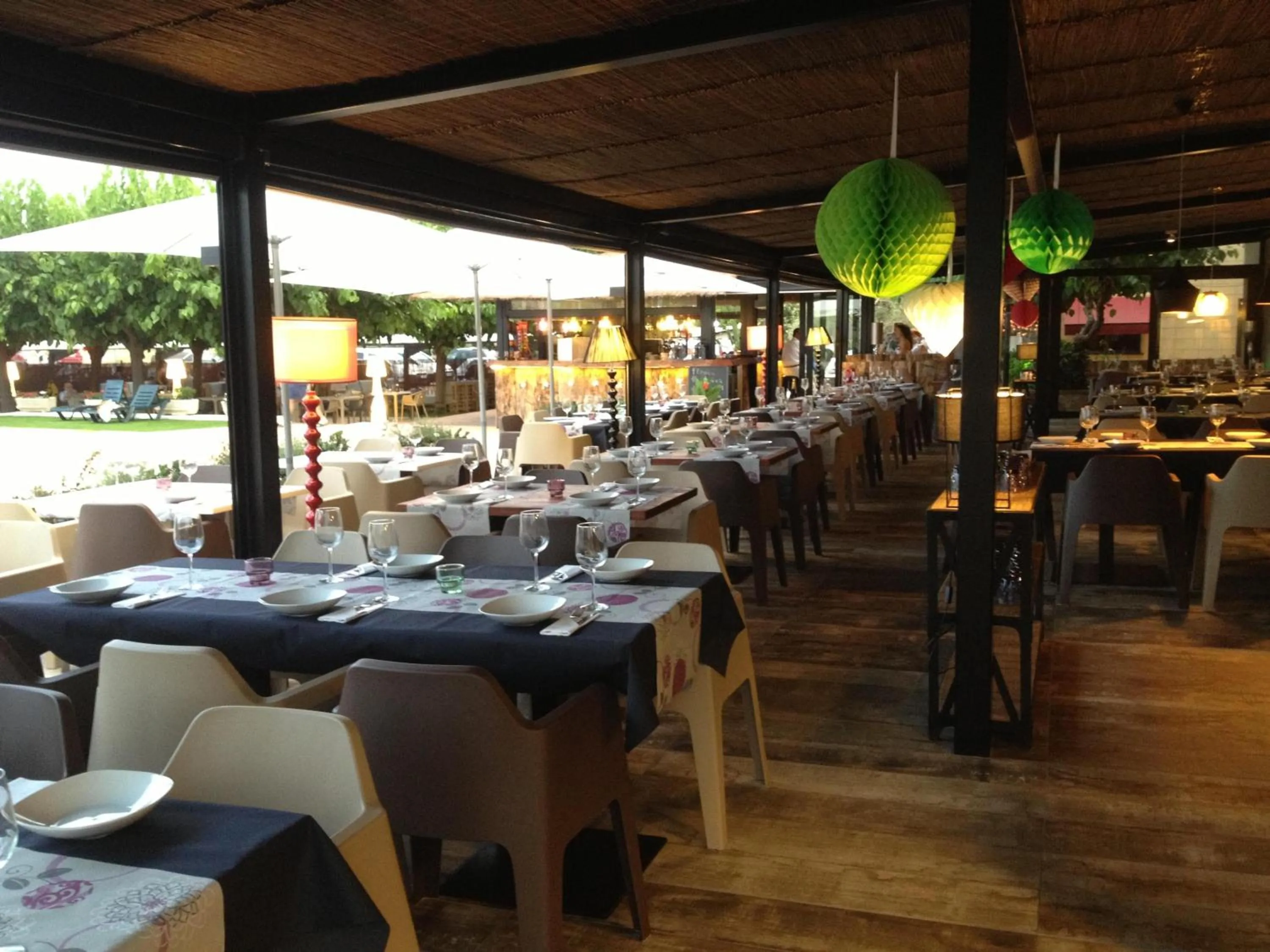 Restaurant/places to eat in Hostal SolFina