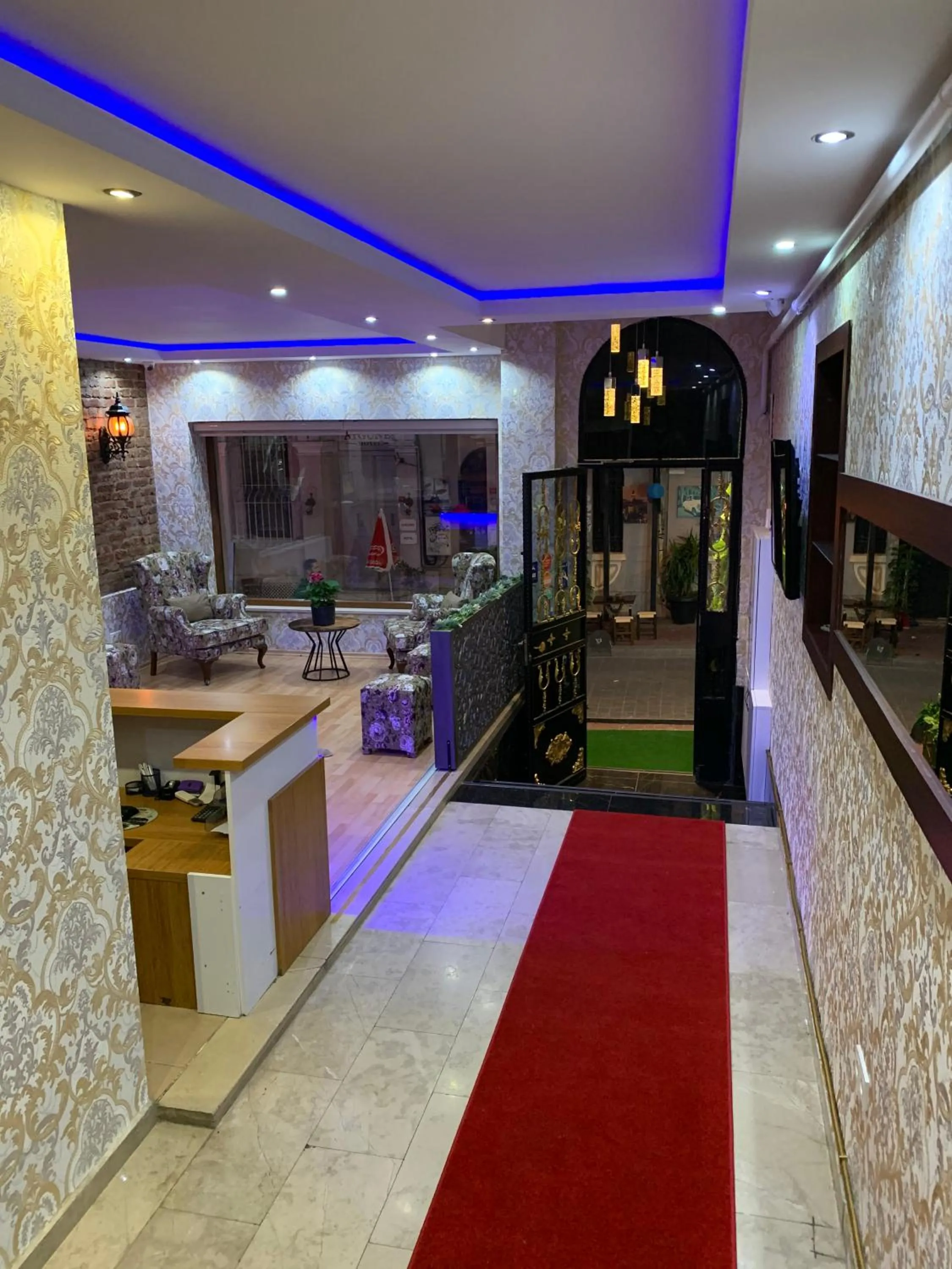 Facade/entrance in Taxim Hotel Marin