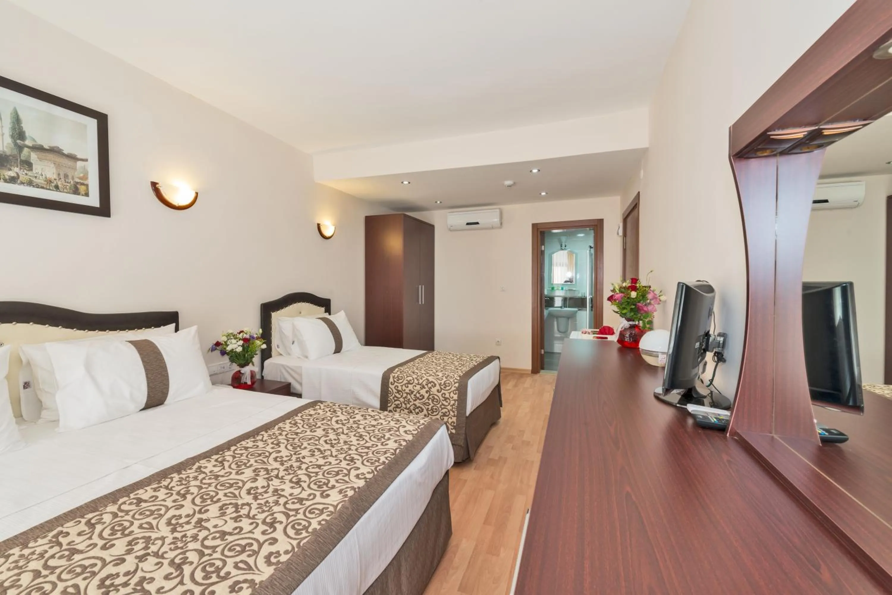 Photo of the whole room, Bed in Taxim Hotel Marin