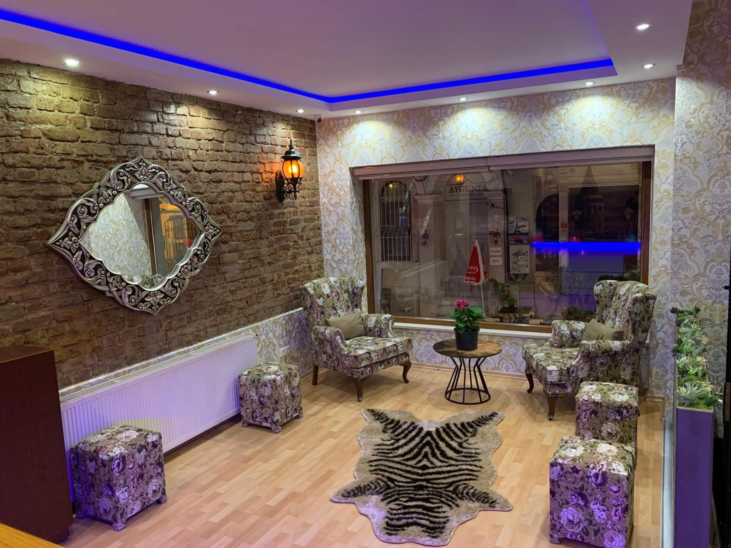 Facade/entrance in Taxim Hotel Marin