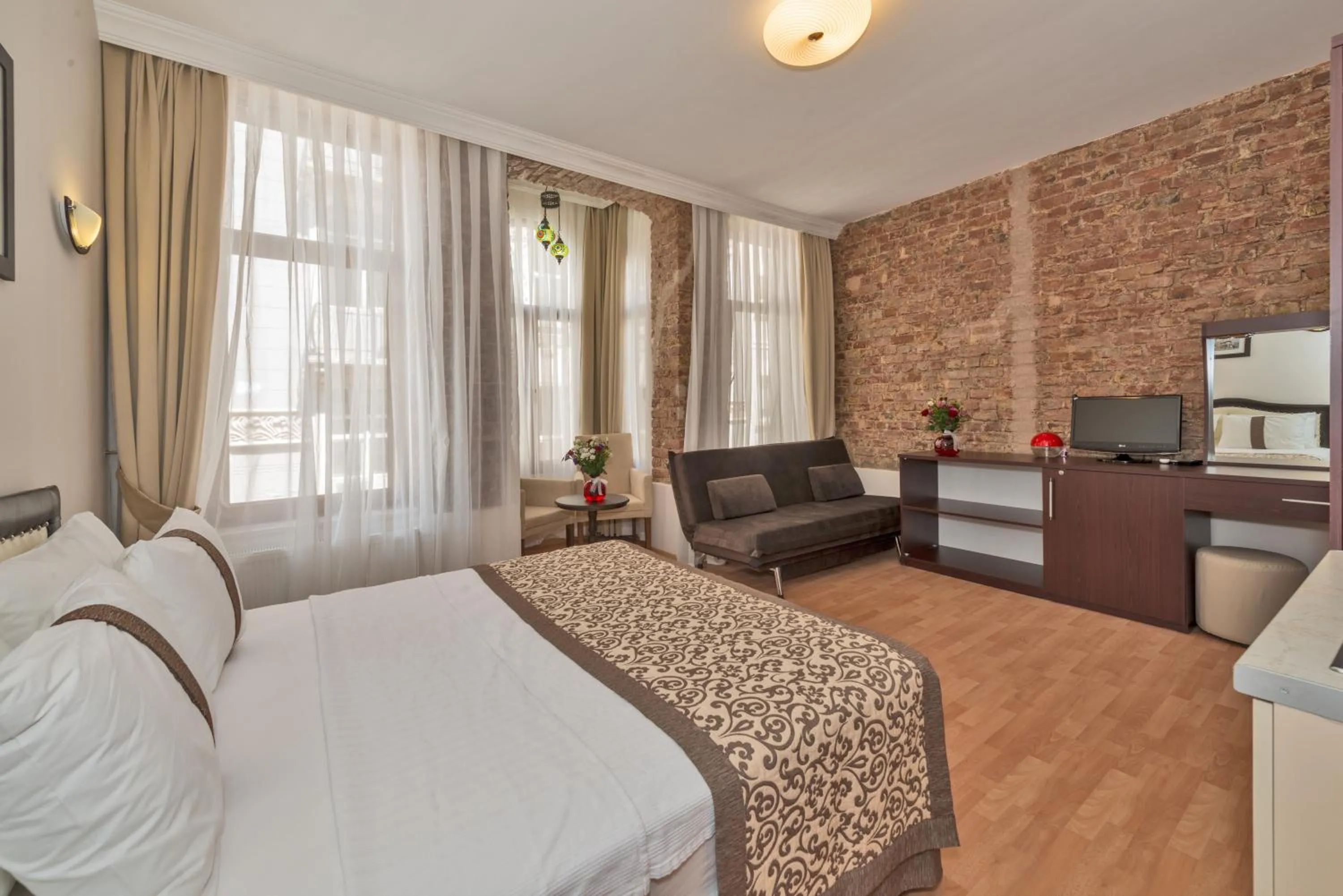 Photo of the whole room, Bed in Taxim Hotel Marin