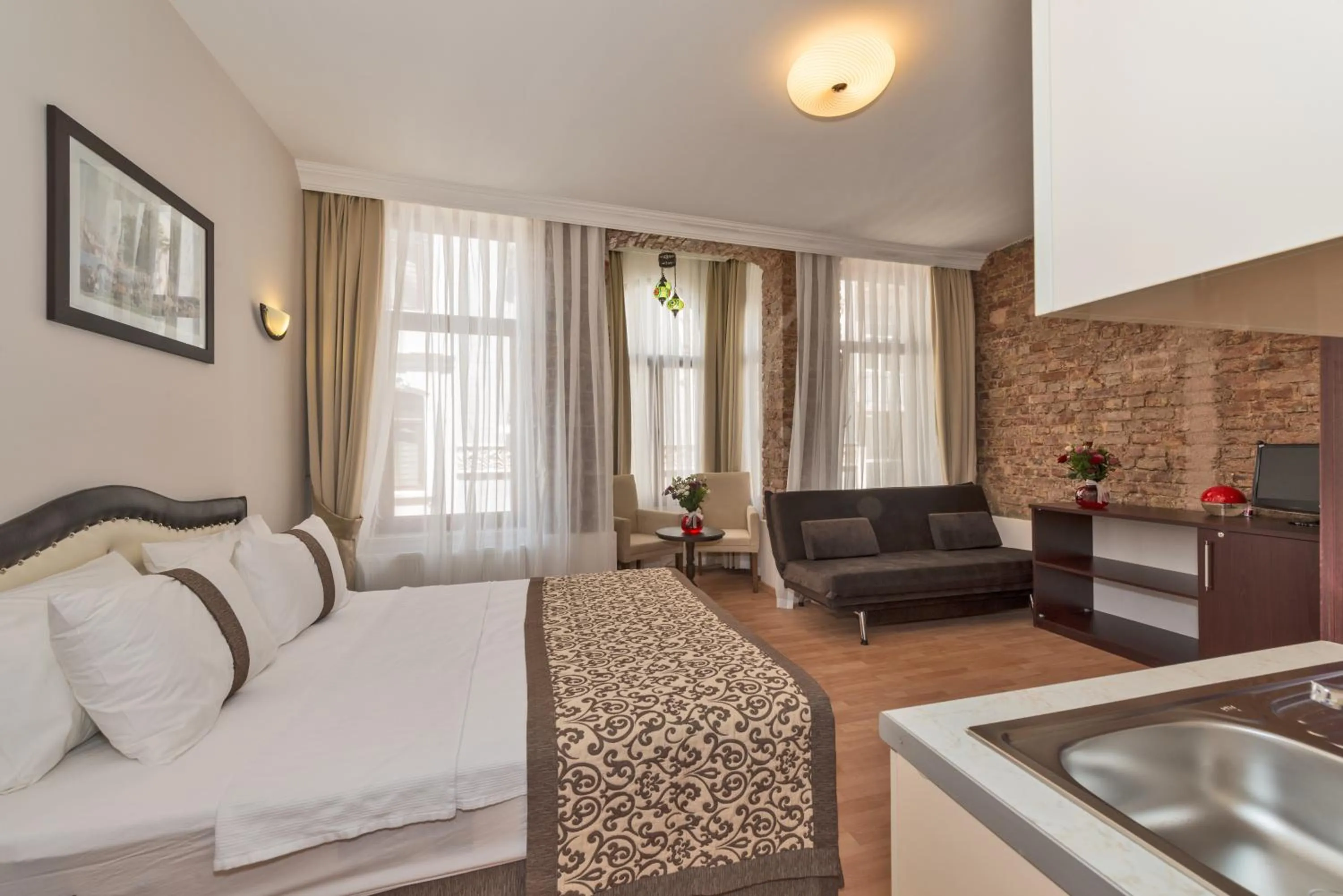 Photo of the whole room, Bed in Taxim Hotel Marin