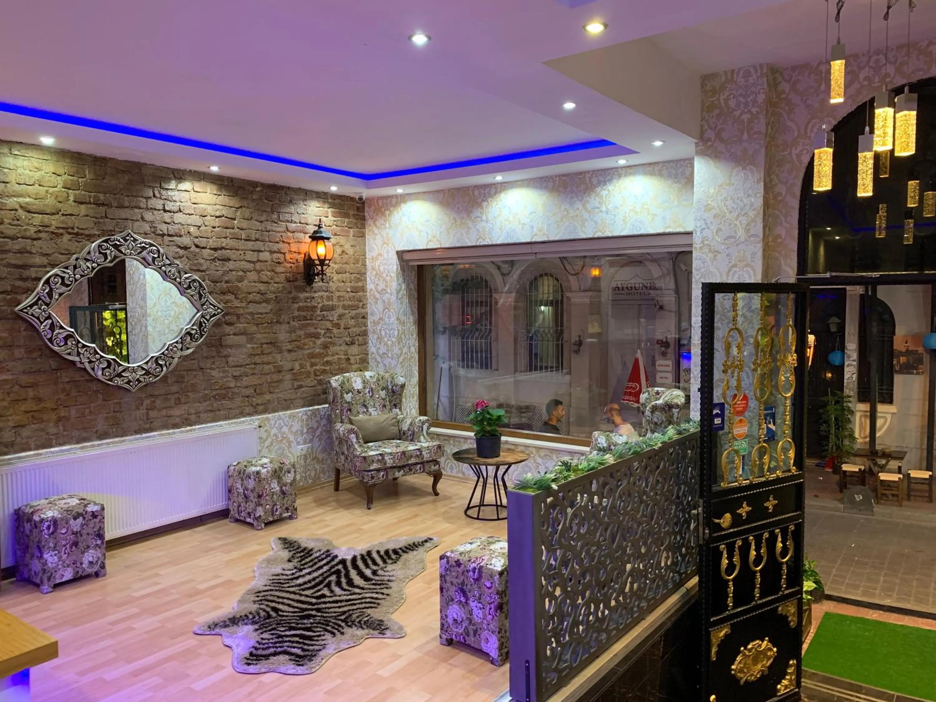 Facade/entrance in Taxim Hotel Marin