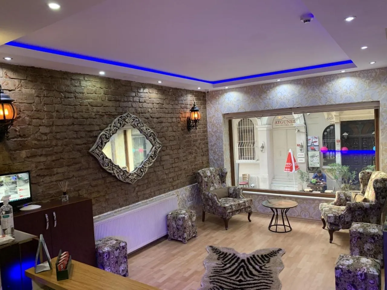 Facade/entrance in Taxim Hotel Marin