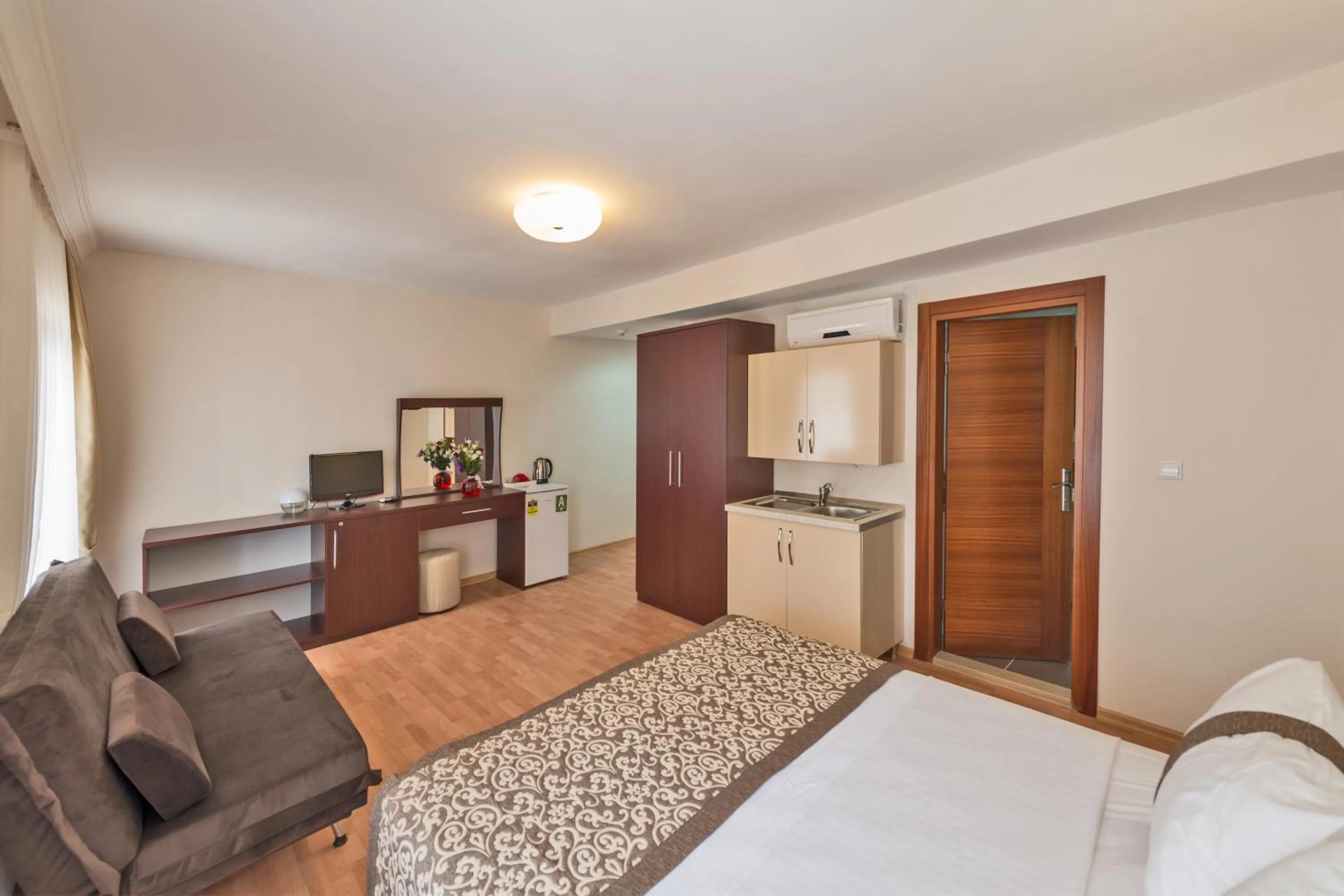 Photo of the whole room, Bed in Taxim Hotel Marin