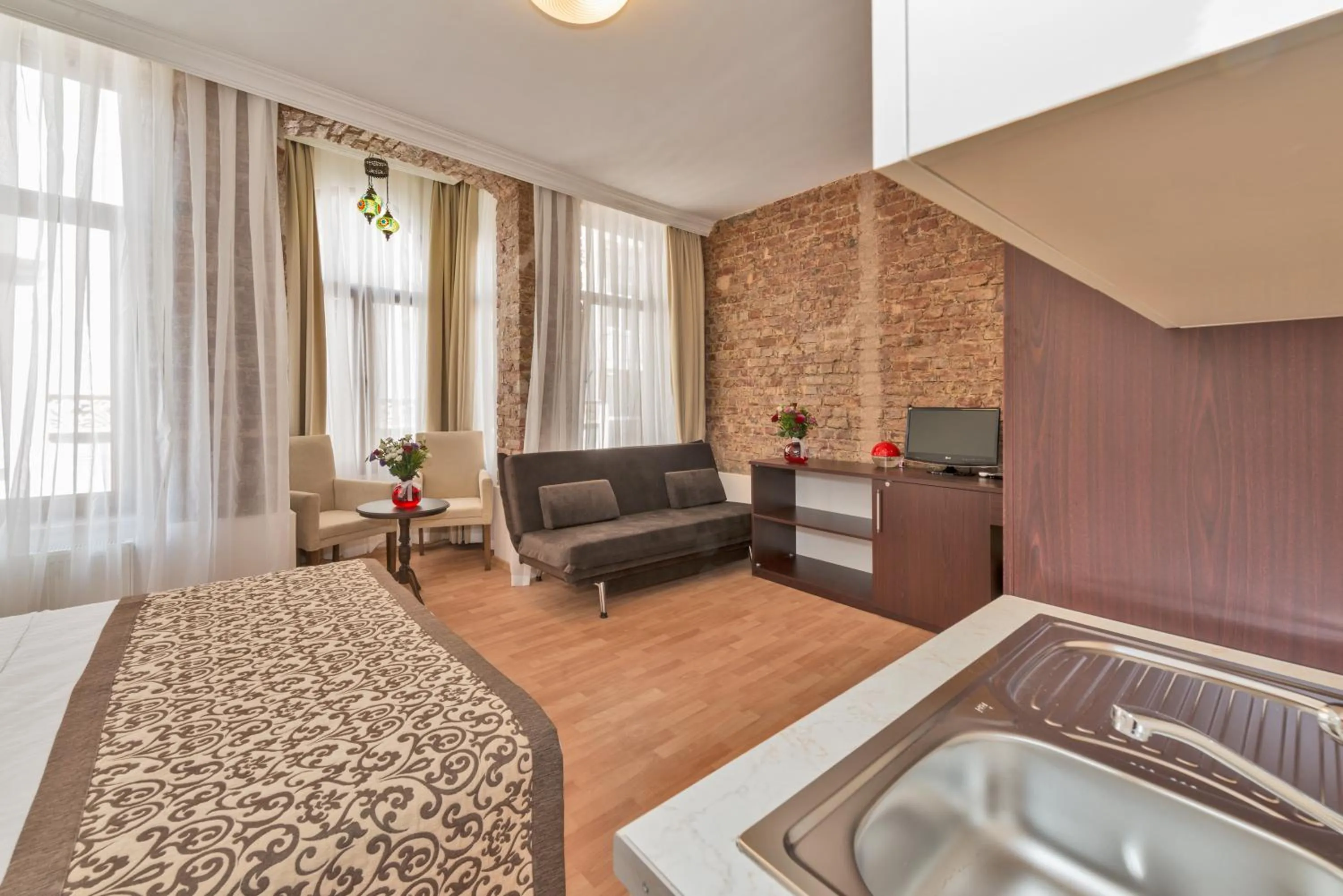 Photo of the whole room, Bed in Taxim Hotel Marin