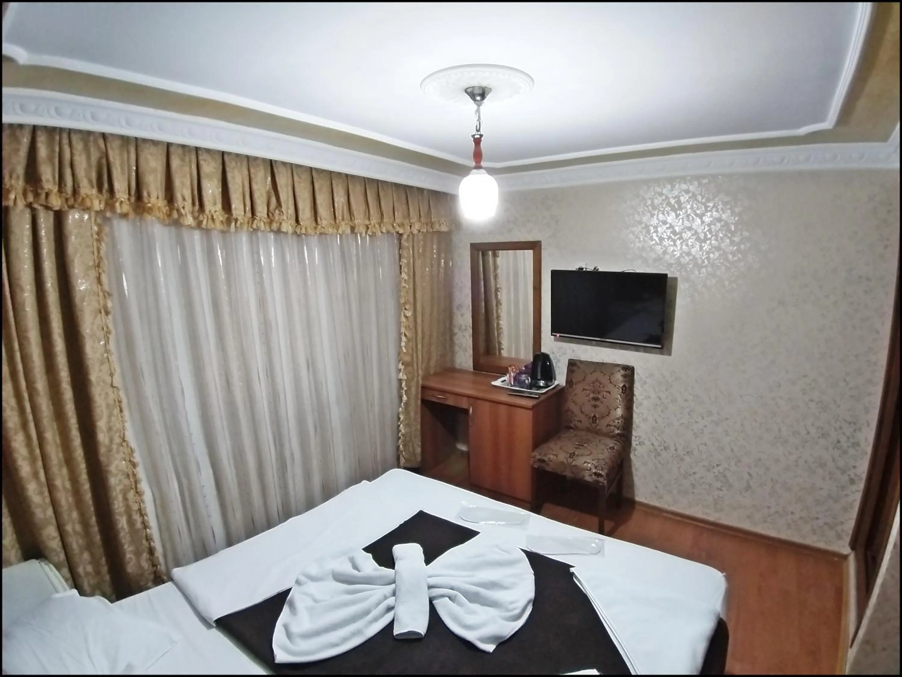 Photo of the whole room, Bed in Istanbul Sydney Hotel