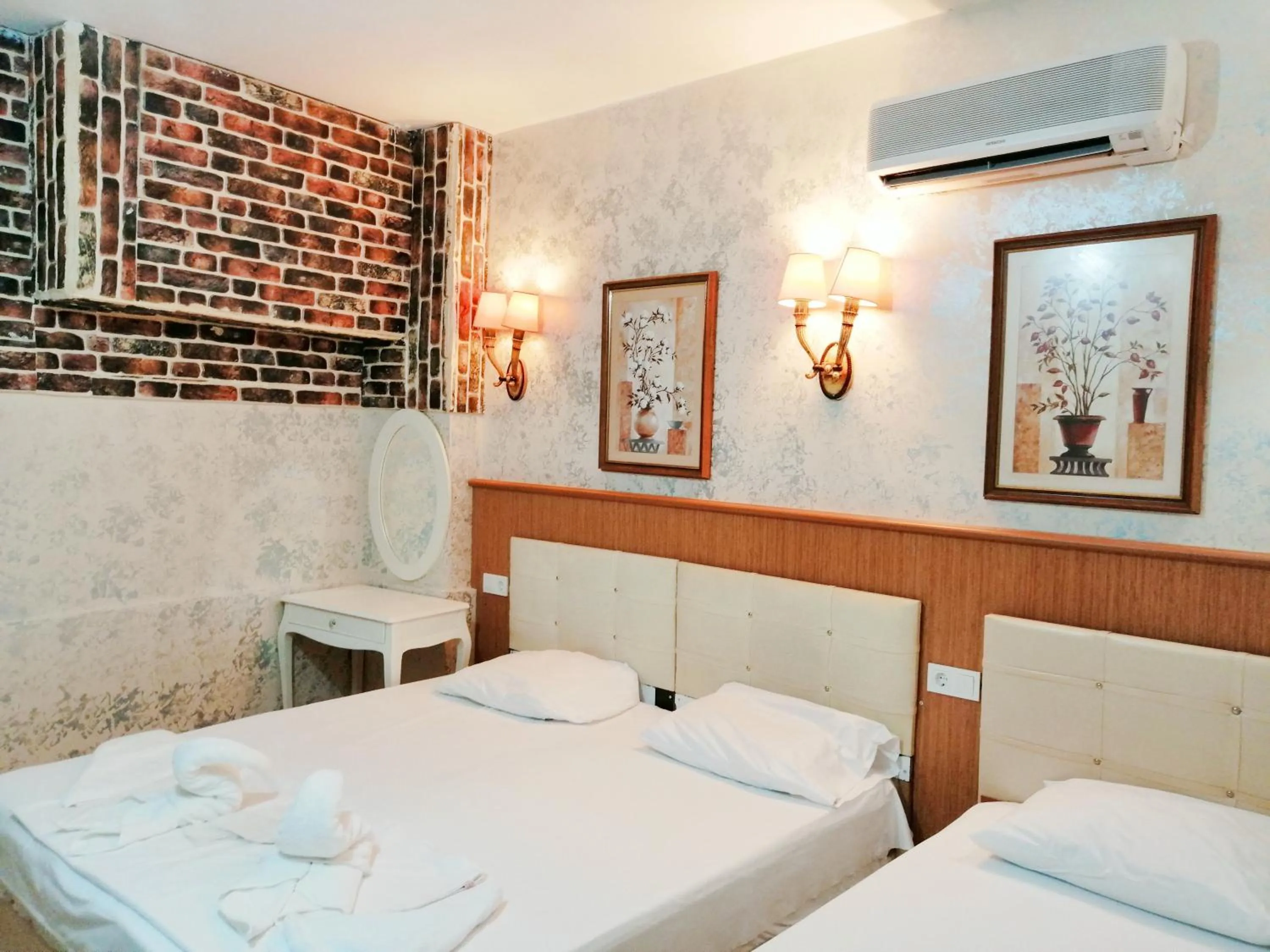 Bedroom, Bed in Istanbul Sydney Hotel