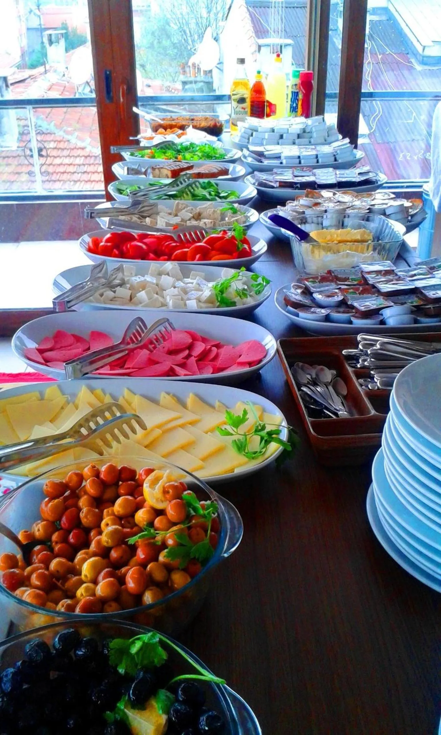 Buffet breakfast in Istanbul Sydney Hotel