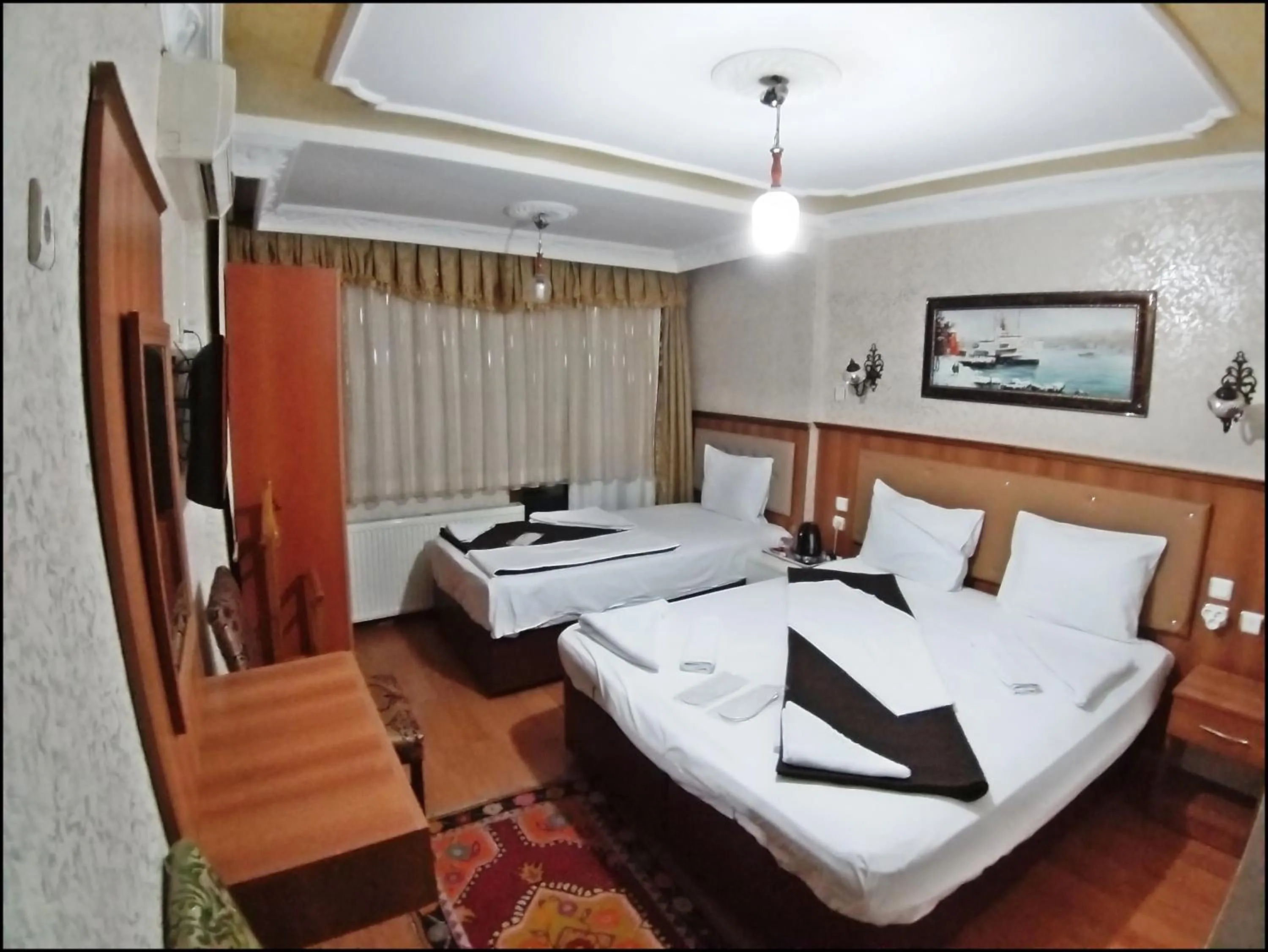 Photo of the whole room, Bed in Istanbul Sydney Hotel