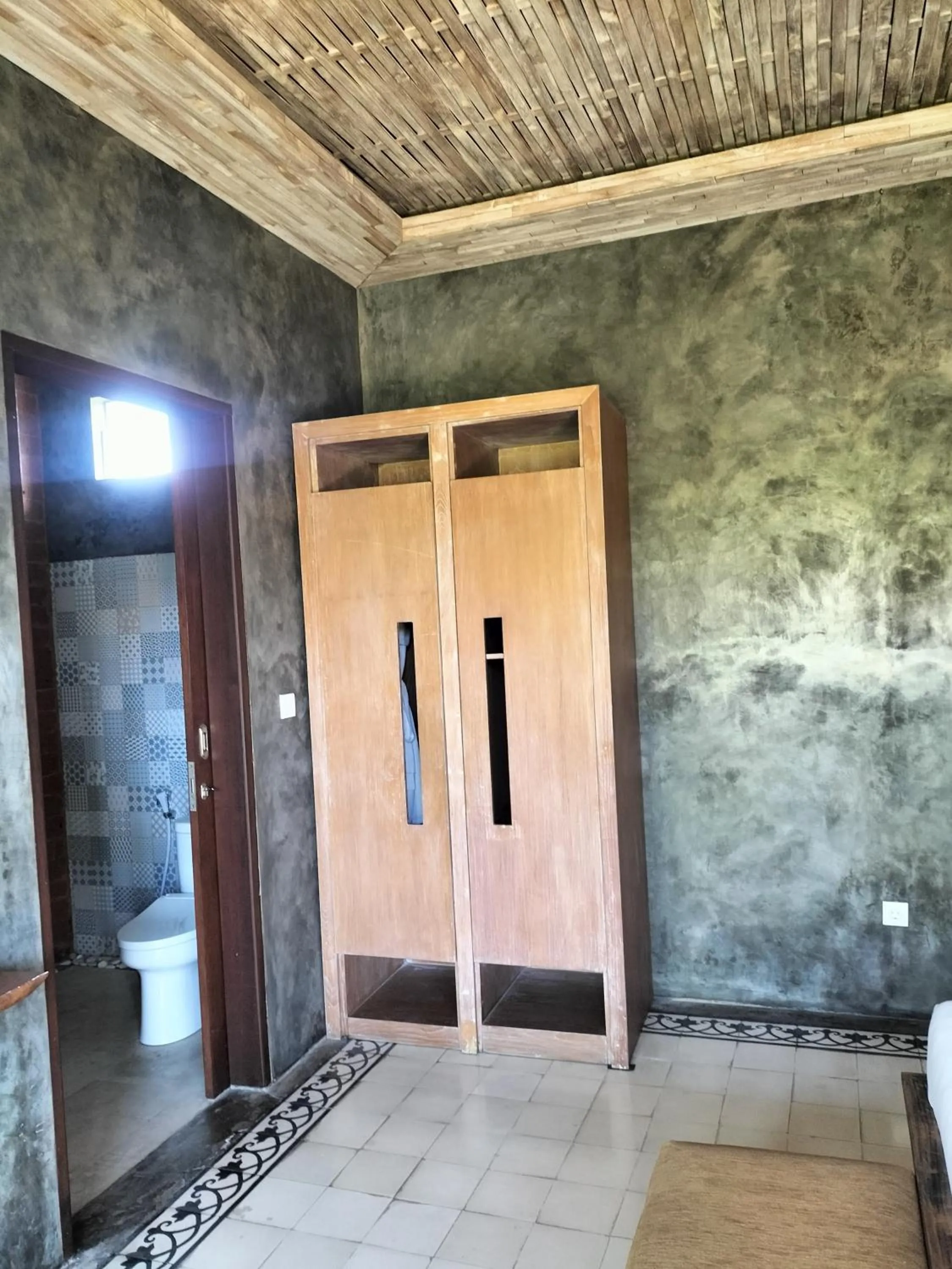 wardrobe in La Pan Nam Exotic Villas and Spa