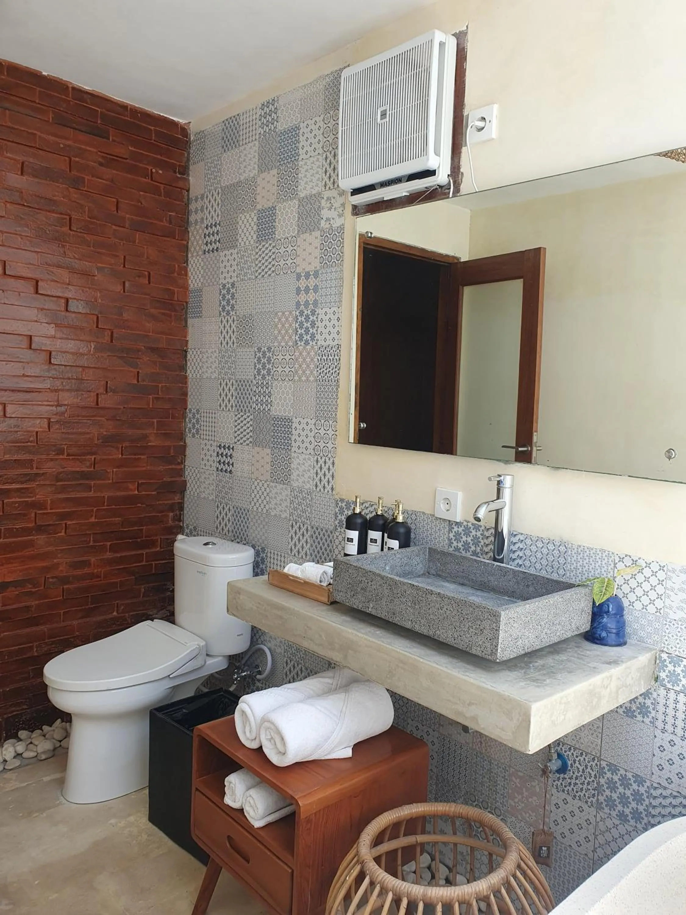 Toilet in La Pan Nam Exotic Villas and Spa