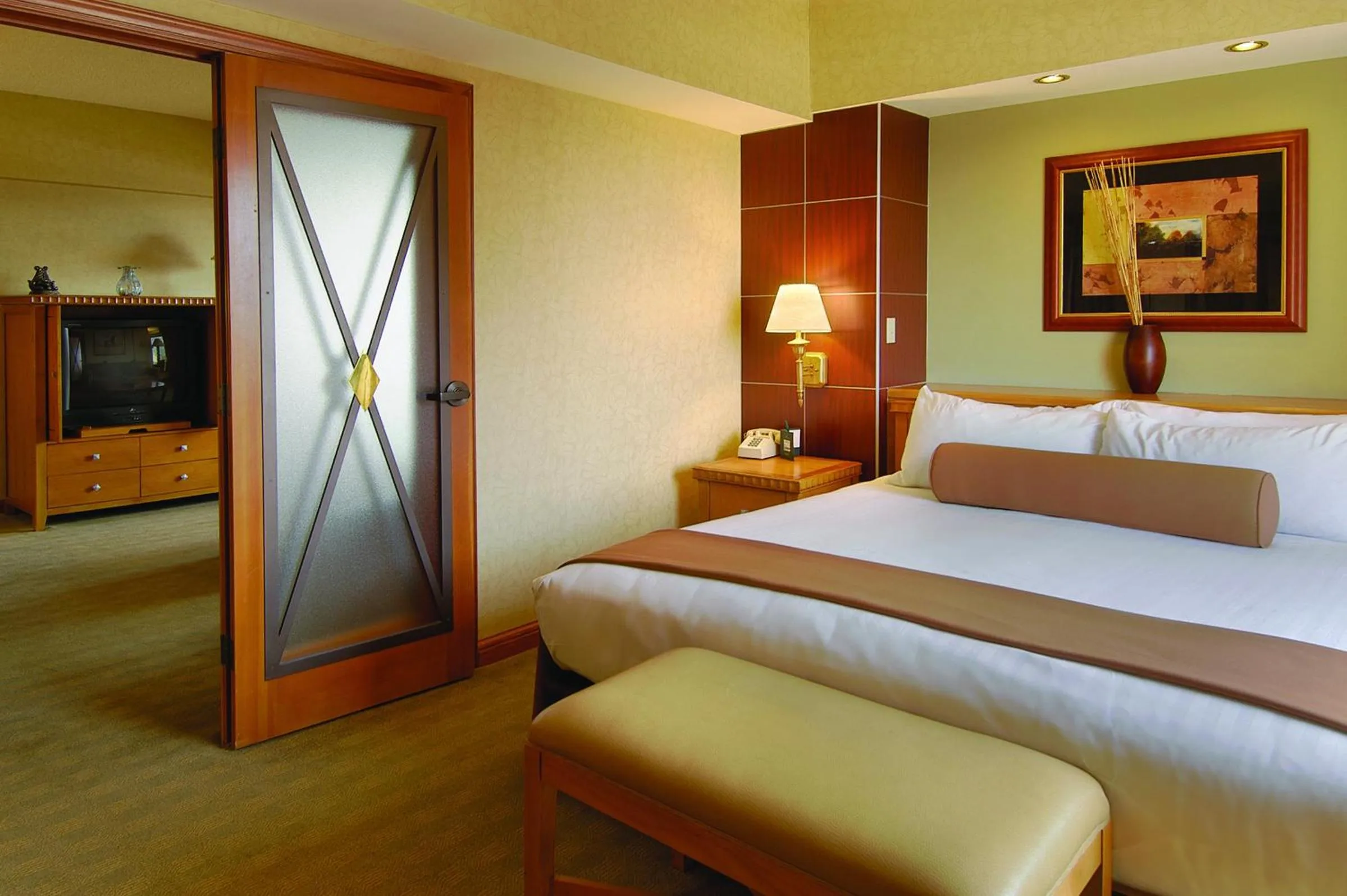 Bedroom, Bed in Harrah's Lake Tahoe, A Caesars Destination