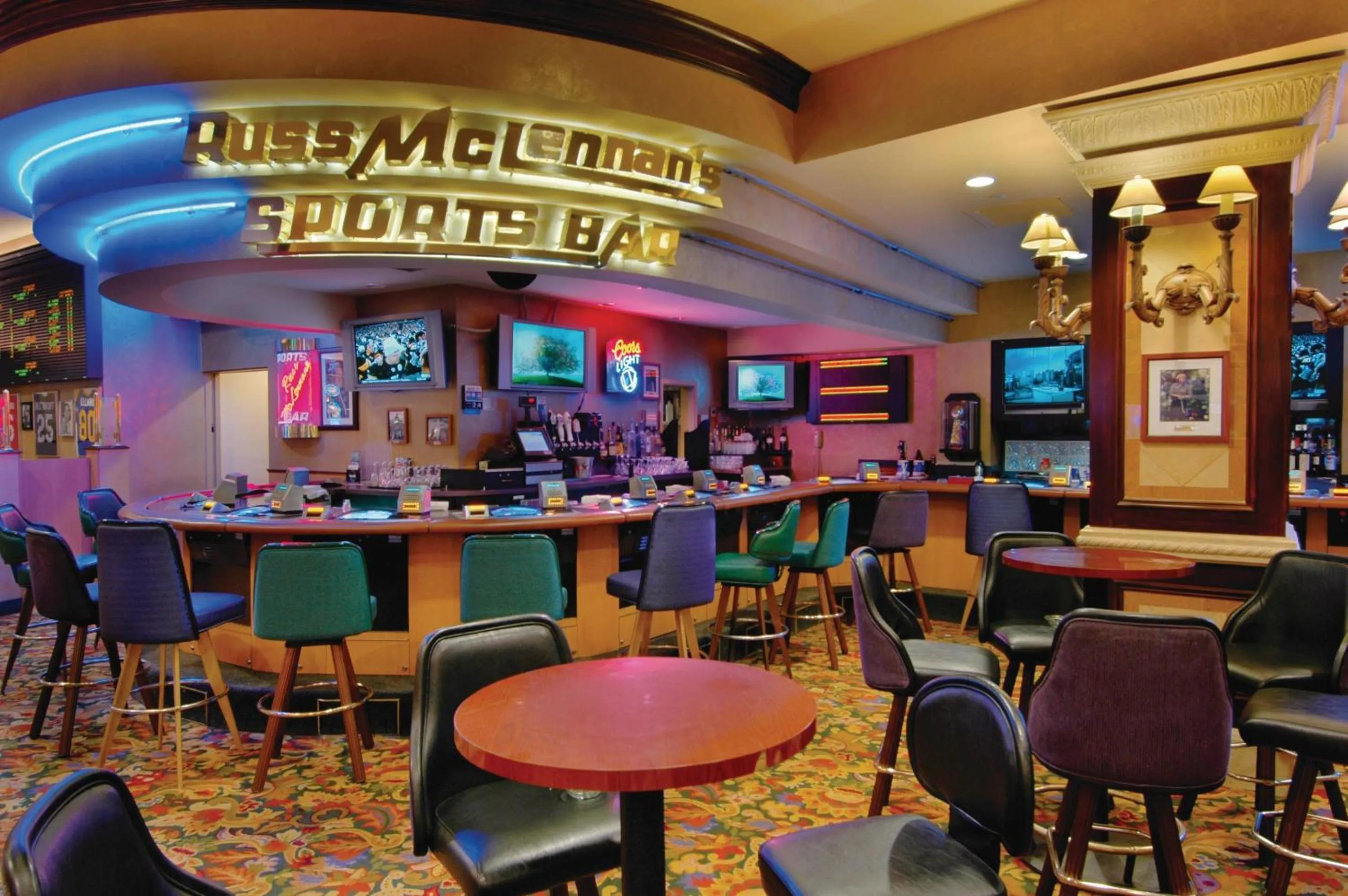 Lounge or bar in Harrah's Lake Tahoe, A Caesars Destination