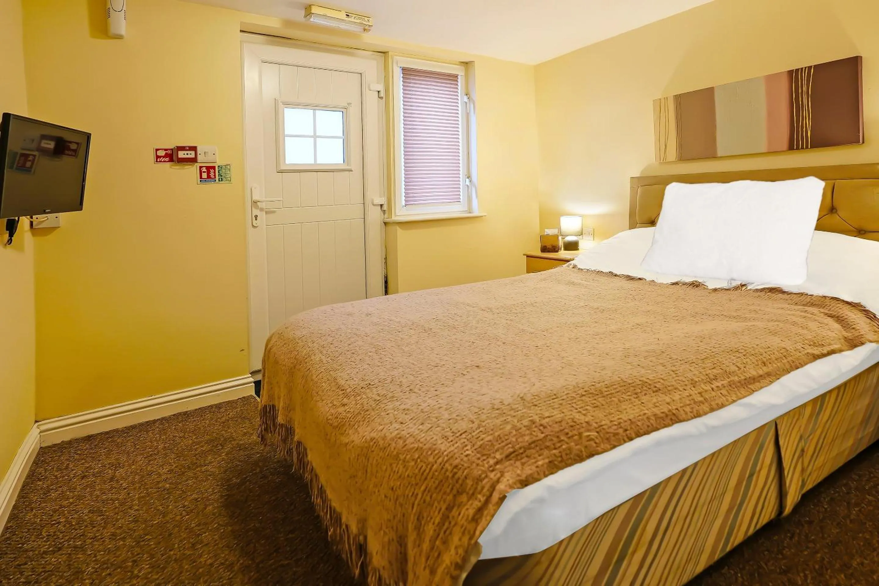 Bedroom, Bed in OYO The White Horse, Ripon North Yorkshire