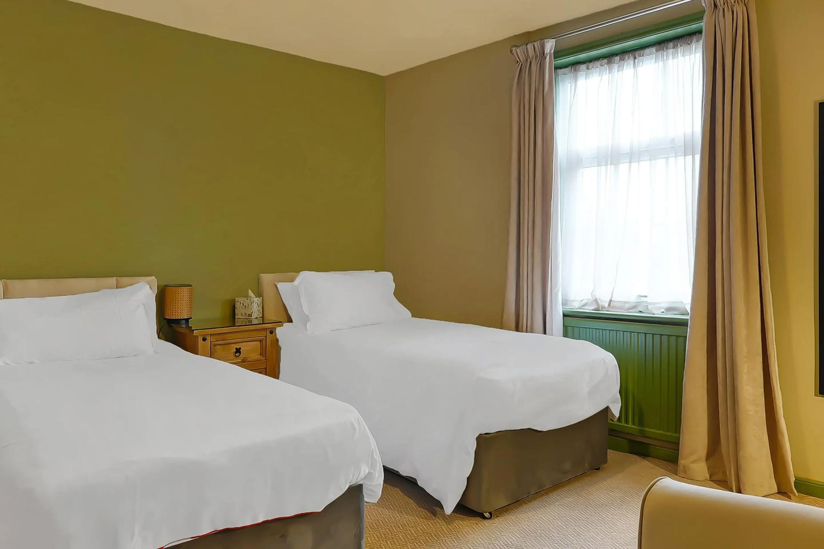 Bedroom, Bed in OYO The White Horse, Ripon North Yorkshire