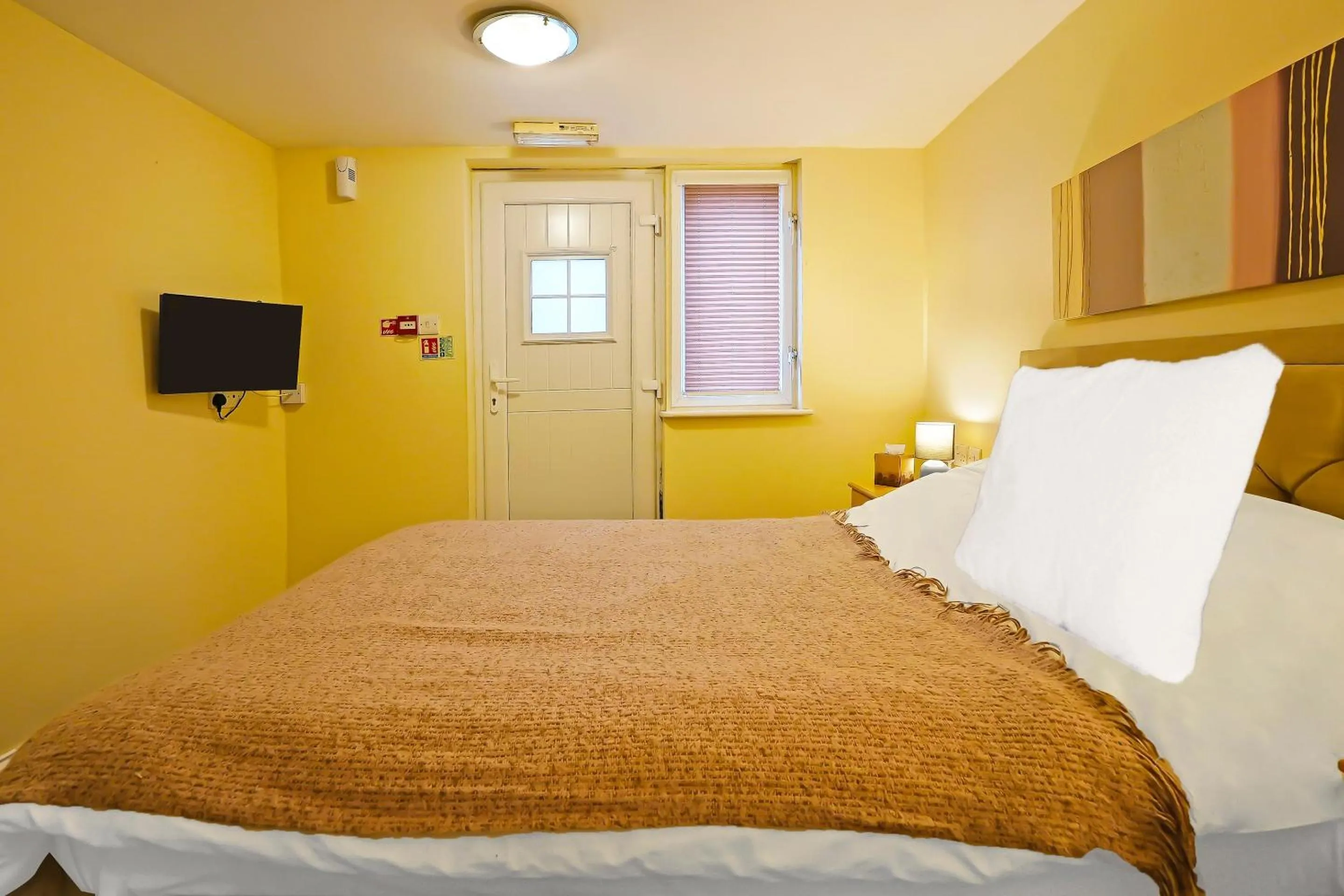 Bedroom, Bed in OYO The White Horse, Ripon North Yorkshire