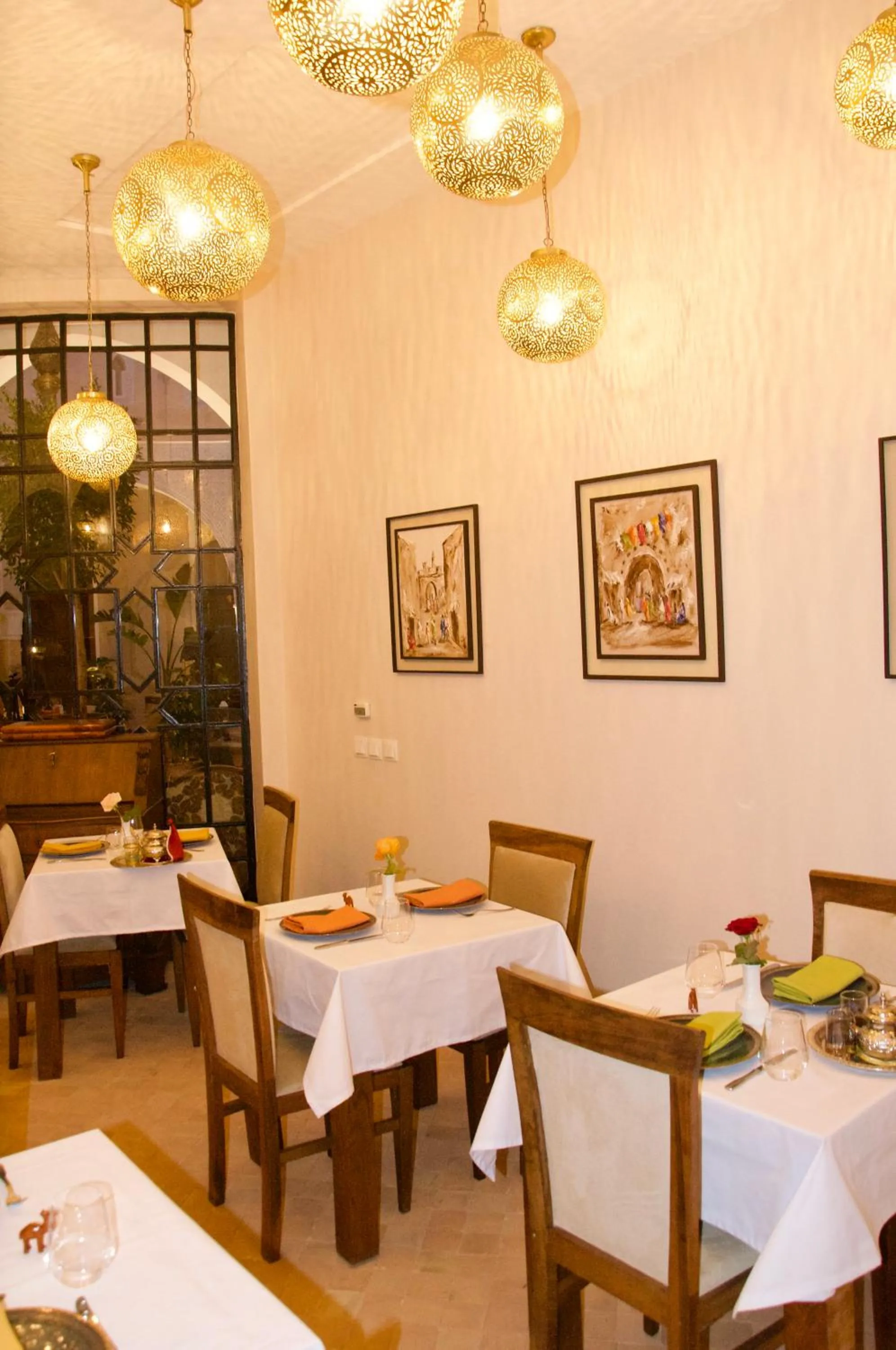 Restaurant/places to eat in La Claire Fontaine