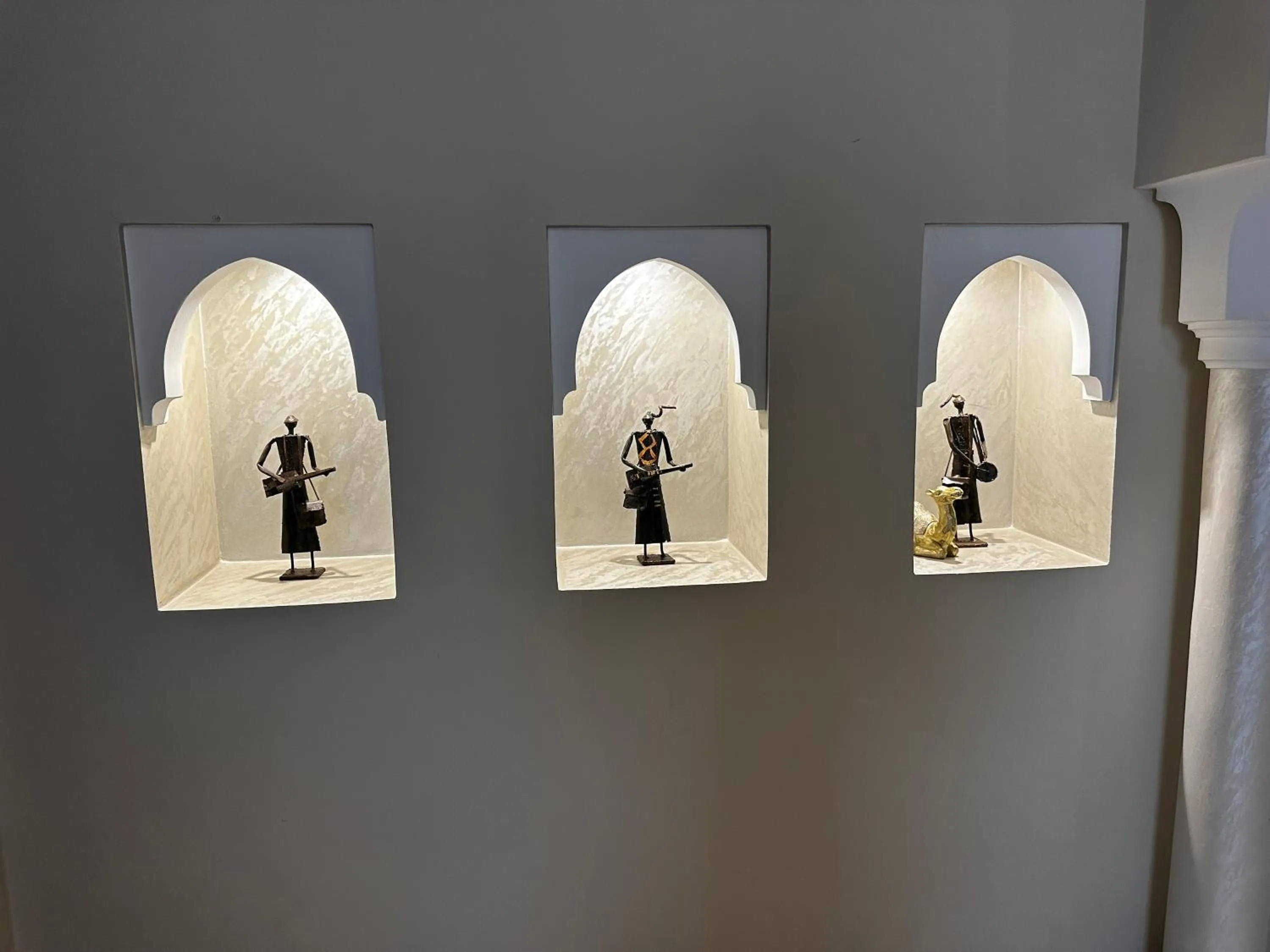 Decorative detail in La Claire Fontaine