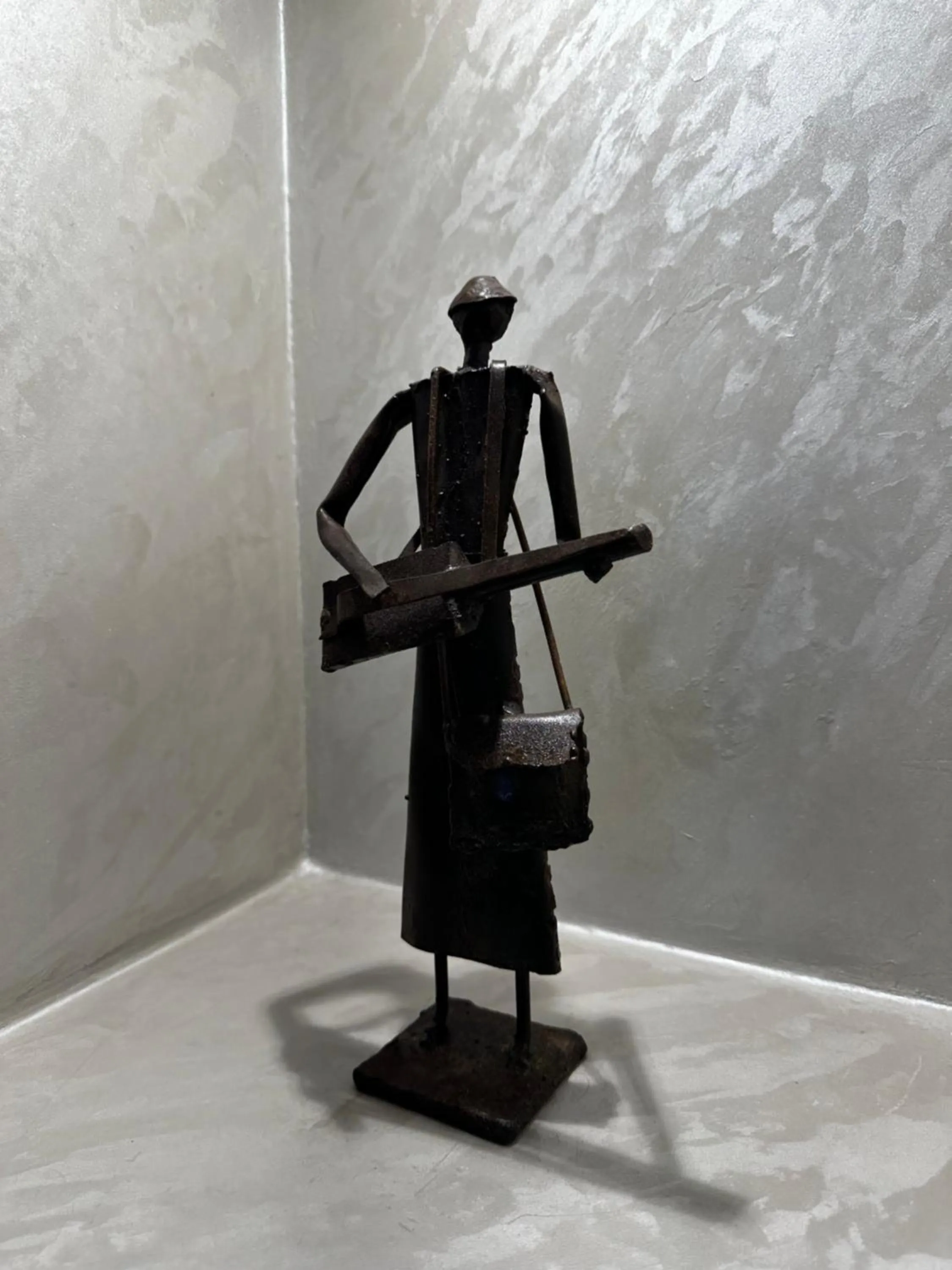 Decorative detail in La Claire Fontaine