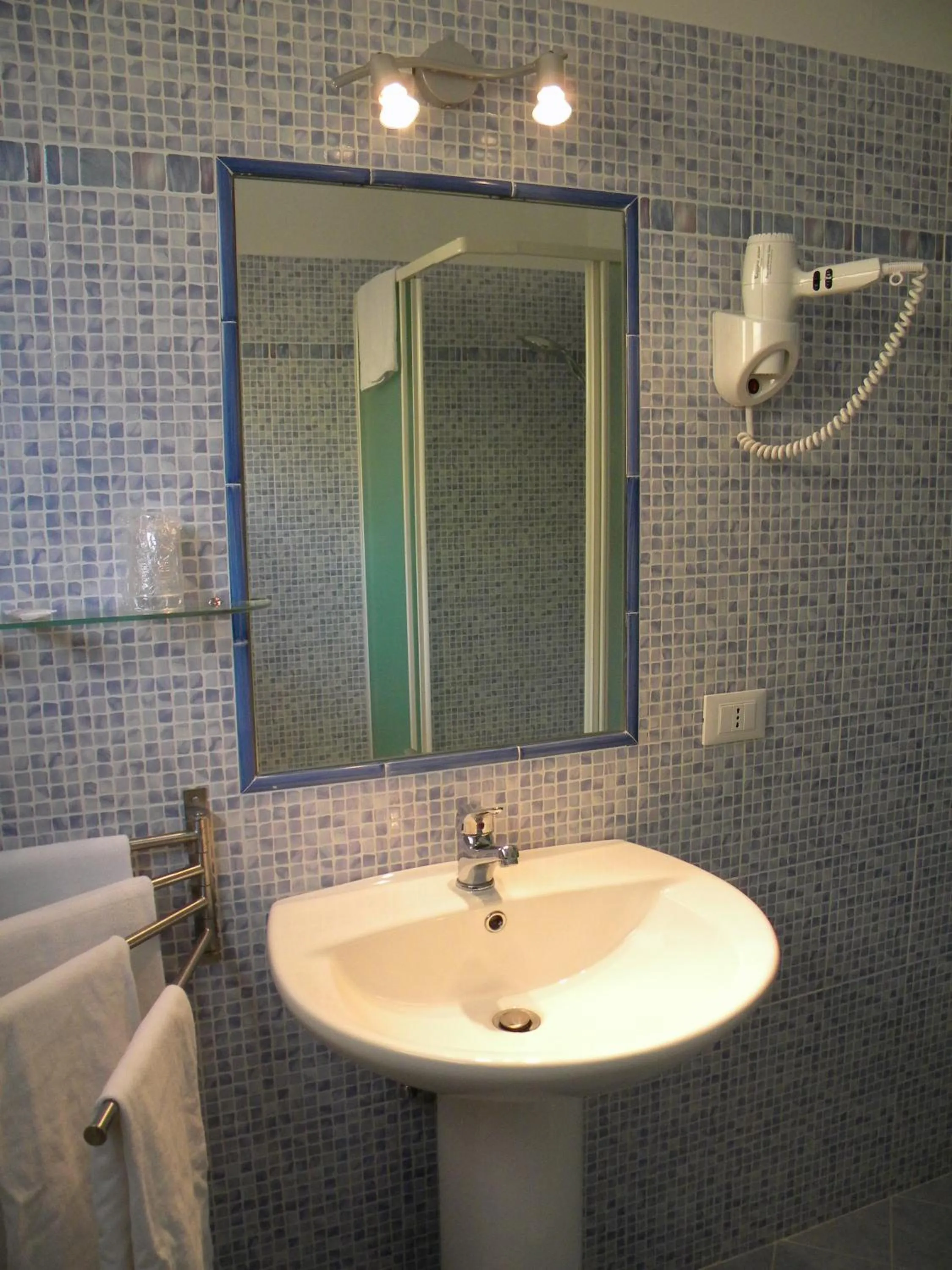 Bathroom in Grand Hotel Dei Cesari Dependance