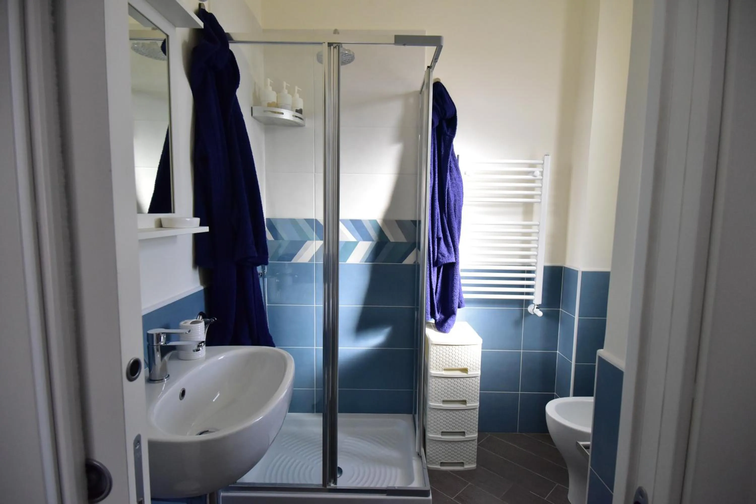 Shower in B&B Lambda