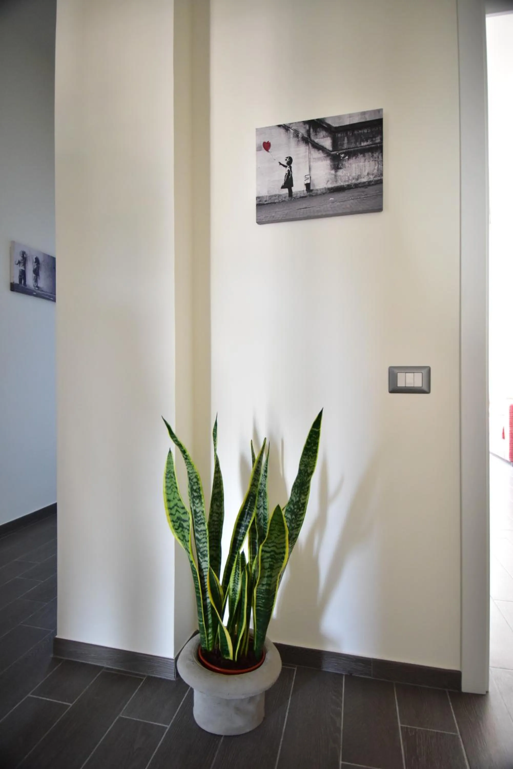 Decorative detail in B&B Lambda