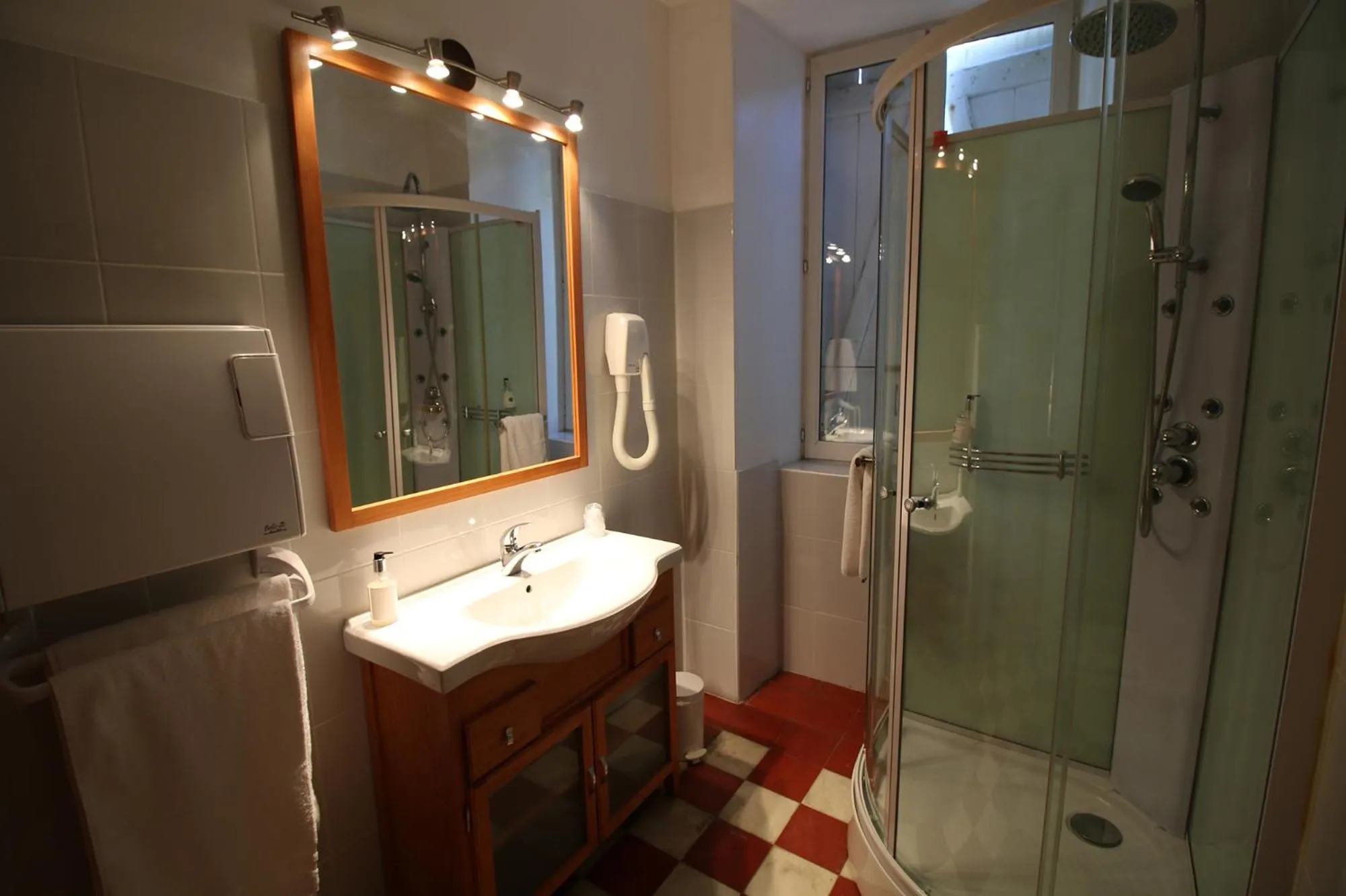 Bathroom in Logis Hôtel Restaurant Gîte La Bastide du Vébron